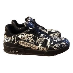 Louis Vuitton Unisex Logo Low-Top Sneakers (1AC2A7) in 2023