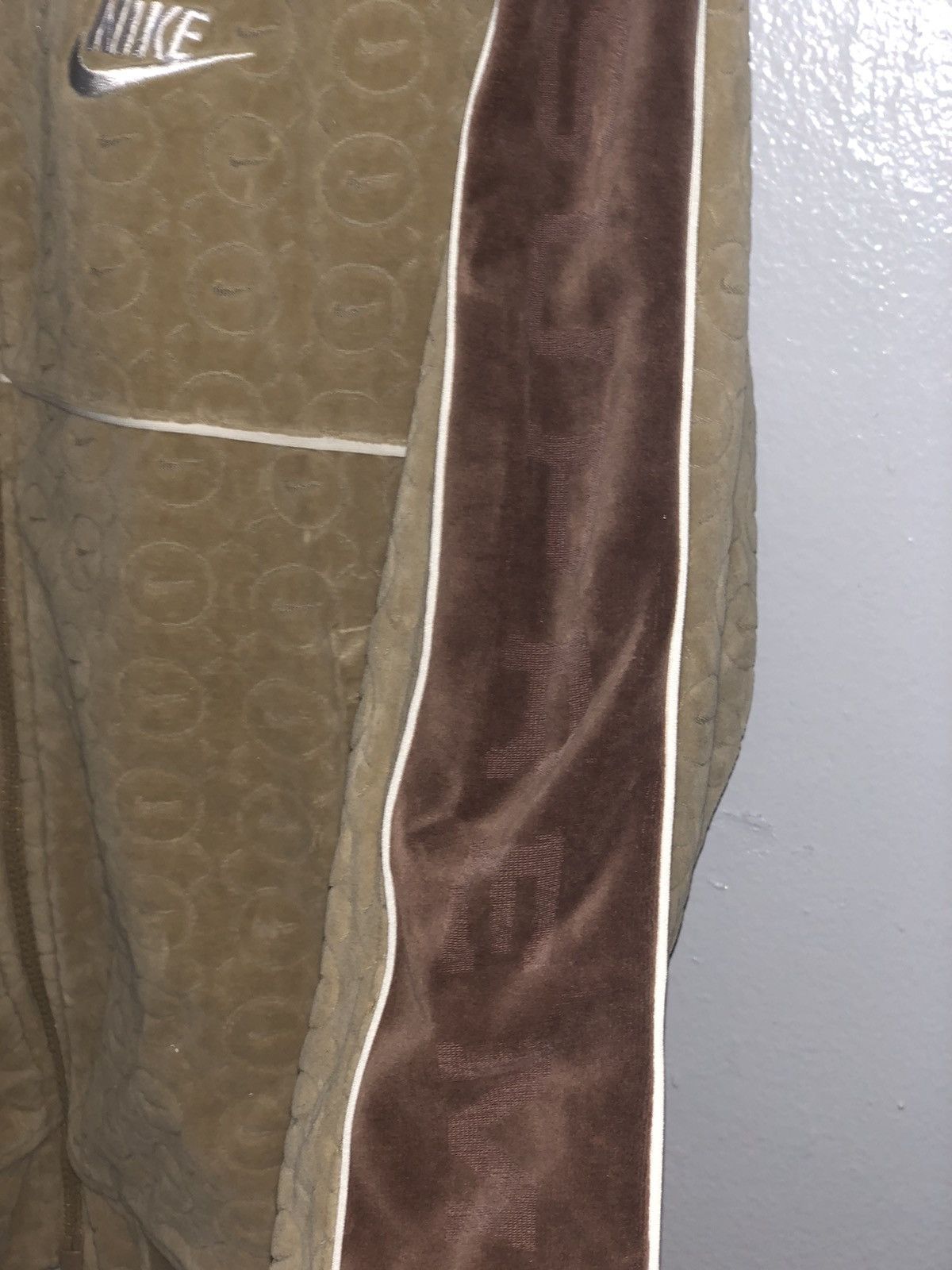 Nike × Supreme Supreme Nike Velour Track Jacket Tan size small *RARE* Size US S / EU 44-46 / 1 - 4 Thumbnail