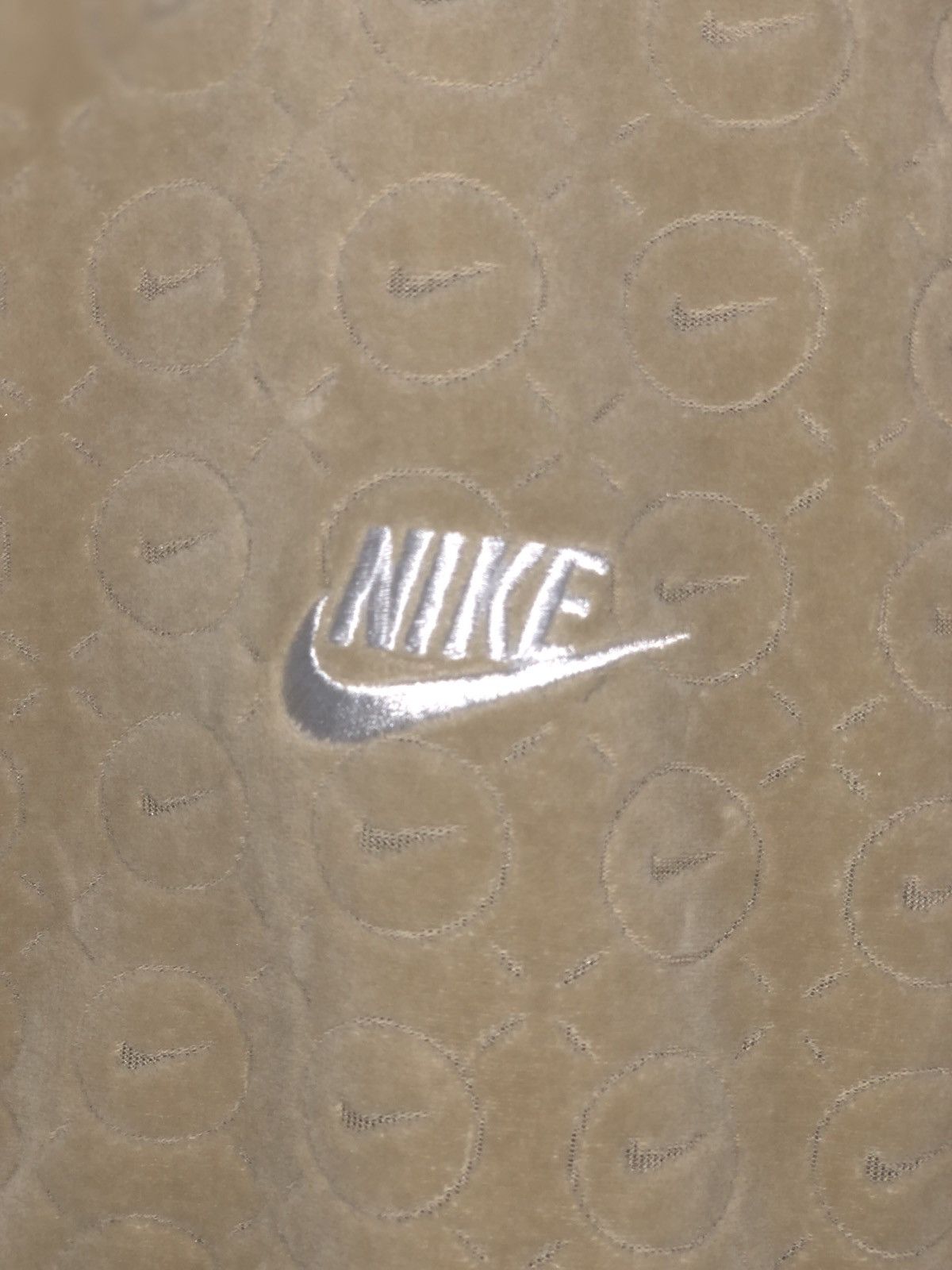 Nike × Supreme Supreme Nike Velour Track Jacket Tan size small *RARE* Size US S / EU 44-46 / 1 - 3 Thumbnail