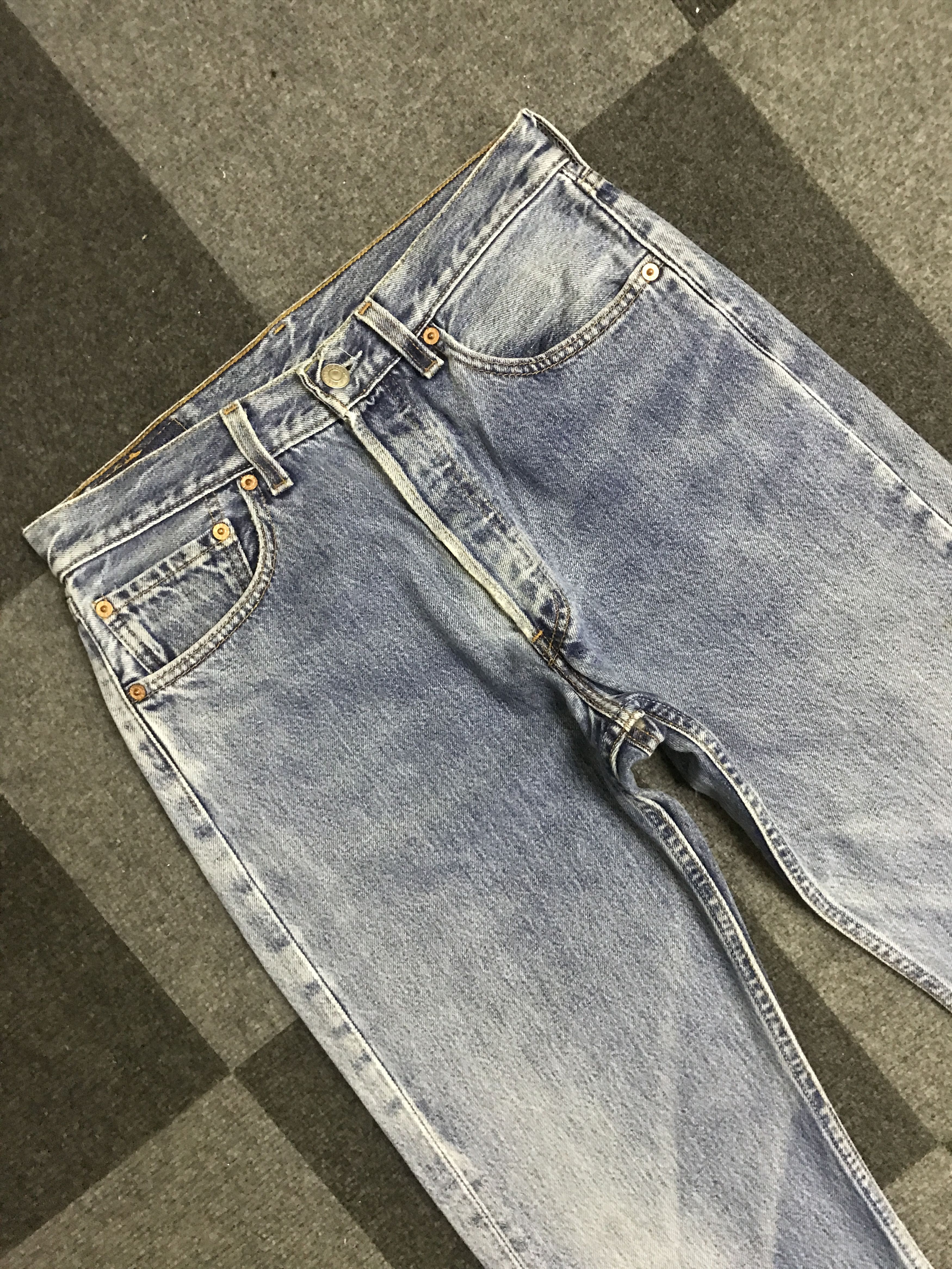Levi's VLEV134-Vintage Levis 501 Medium wash Jeans Size US 30 / EU 46 - 2 Thumbnail