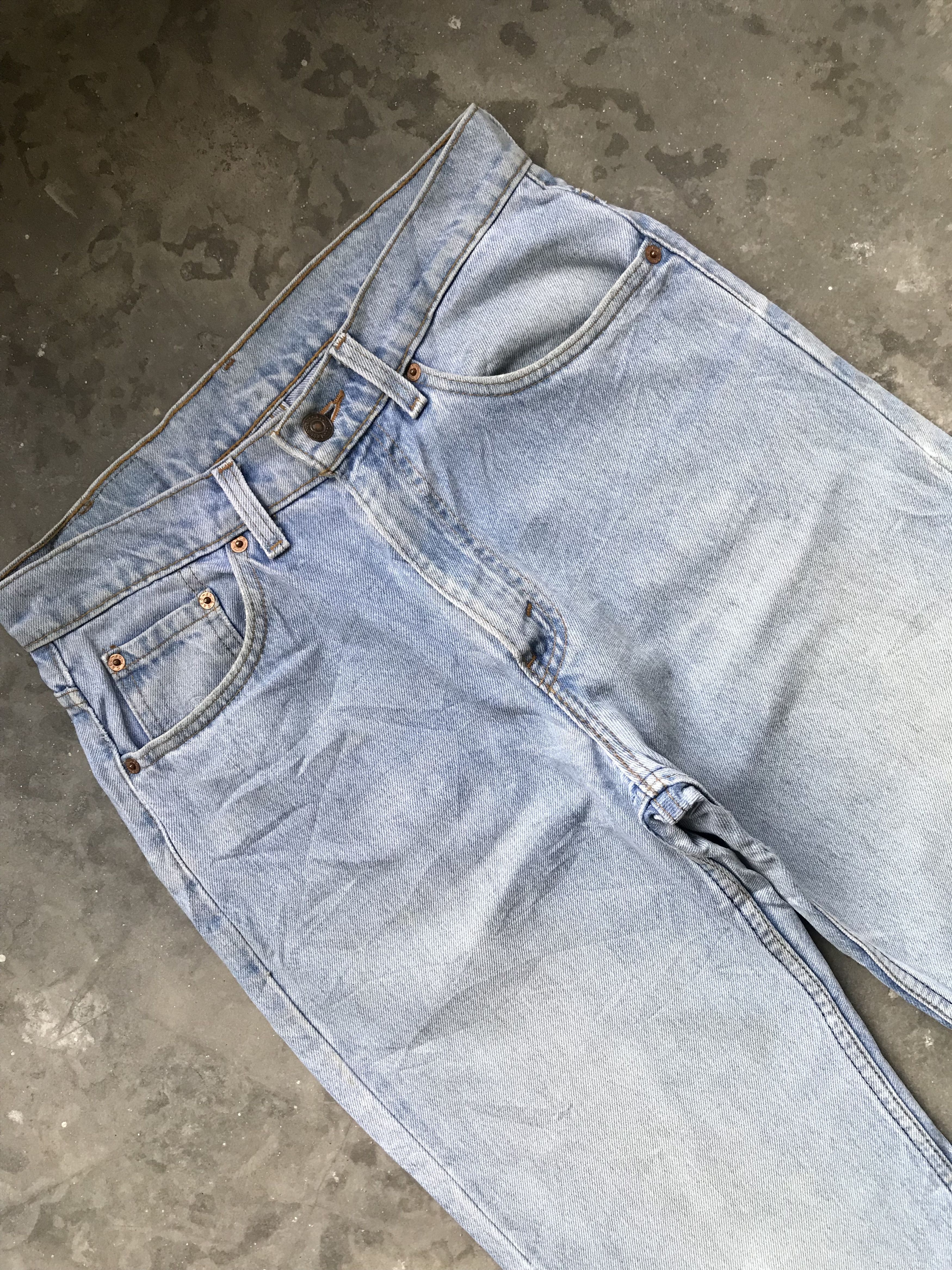 Levi's × Levi's Vintage Clothing × Vintage VLEV29 - Vintage Levis 520 Light Wash Denim Size US 30 / EU 46 - 2 Thumbnail