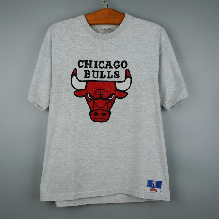 Vintage Chicago Bulls Emroided Logo t shirt 1990s | Grailed