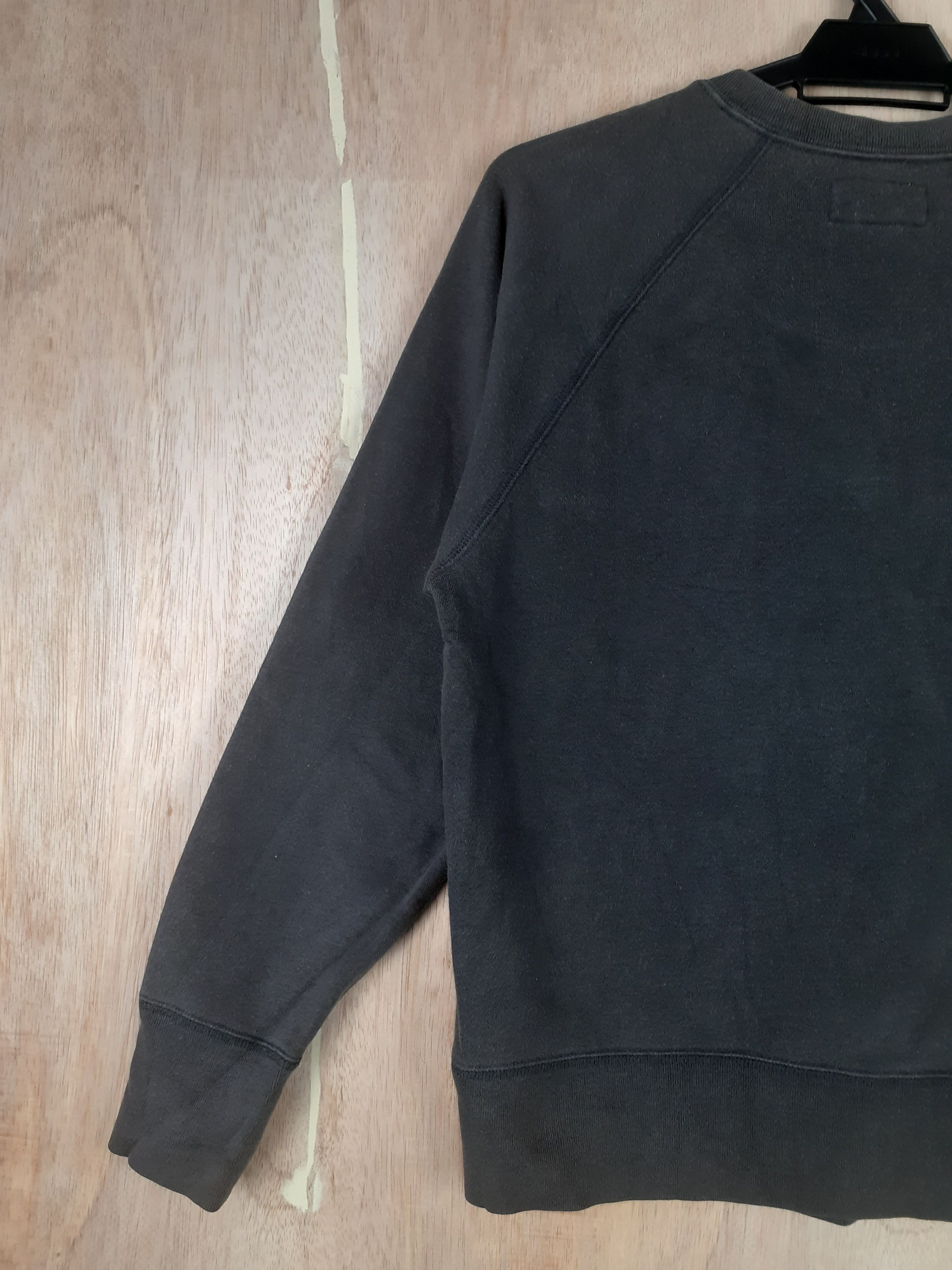 Disney Uniqlo X Mickey Mouse Disney gray sweatshirt #3071 Size US S / EU 44-46 / 1 - 7 Thumbnail