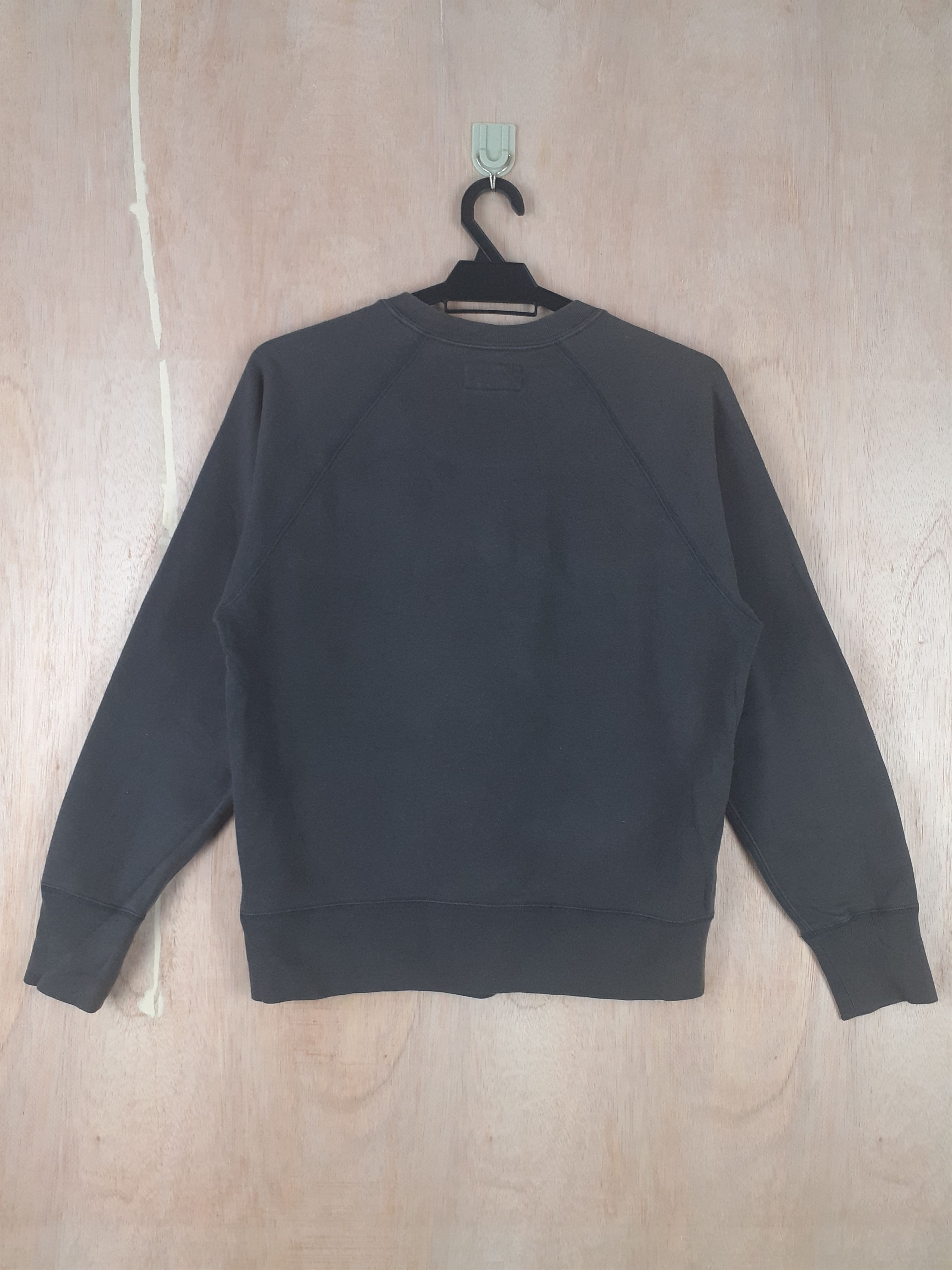 Disney Uniqlo X Mickey Mouse Disney gray sweatshirt #3071 Size US S / EU 44-46 / 1 - 6 Thumbnail