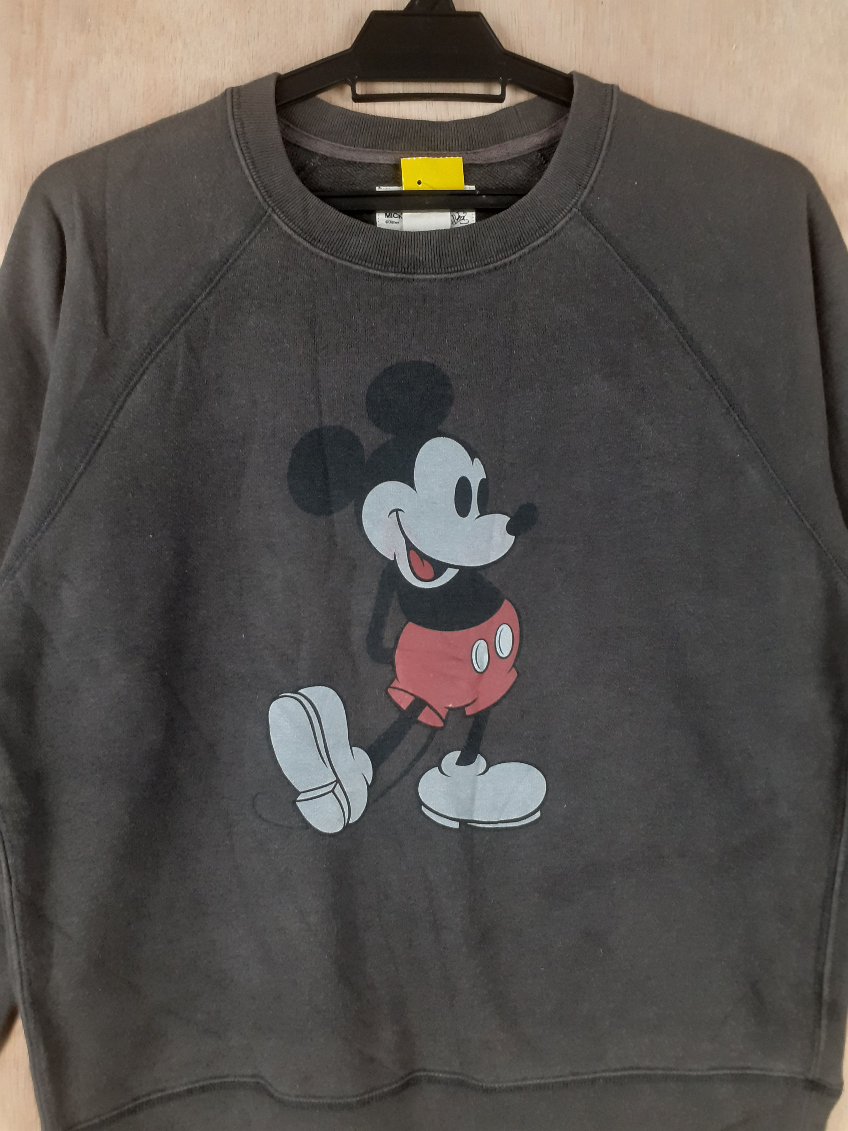 Disney Uniqlo X Mickey Mouse Disney gray sweatshirt #3071 Size US S / EU 44-46 / 1 - 2 Thumbnail