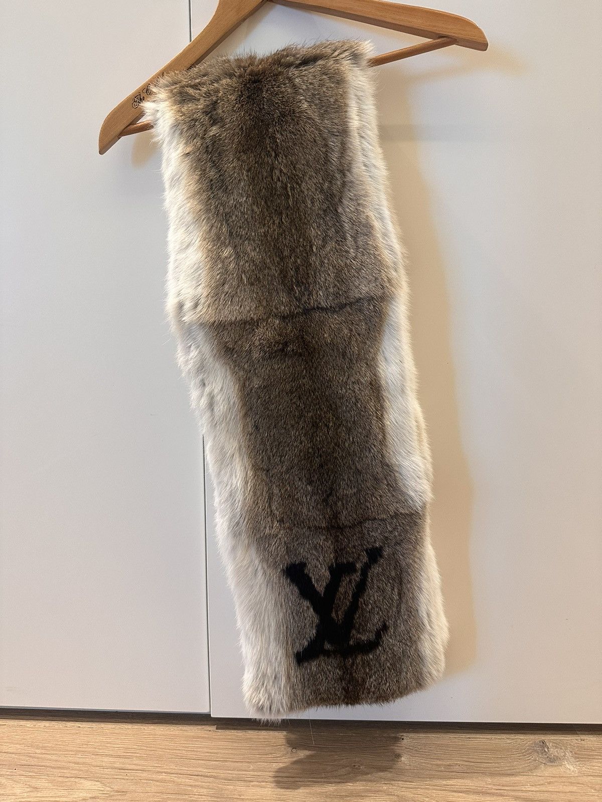 Louis Vuitton Louis Vuitton Exclusive Fur Scarf Size ONE SIZE - 6 Thumbnail