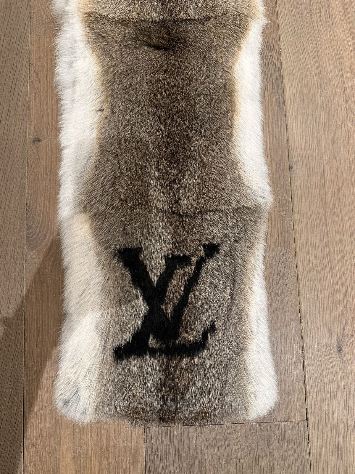 Louis Vuitton Louis Vuitton Exclusive Fur Scarf Size ONE SIZE - 2 Thumbnail