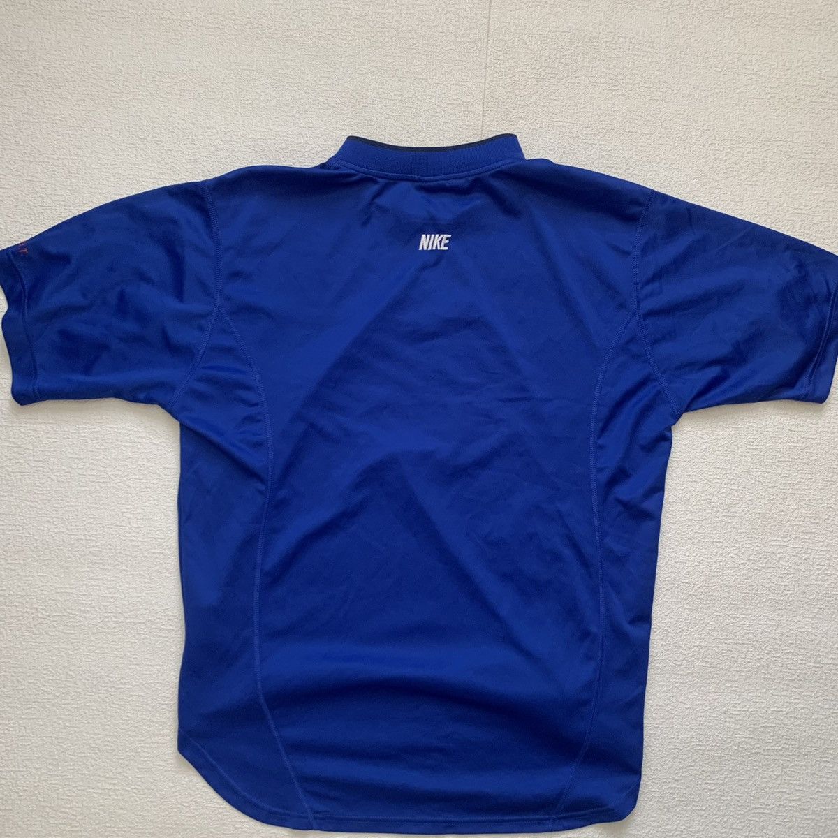 Nike Nike vintage central logo mini swoosh shirt/ jersey Size US L / EU 52-54 / 3 - 5 Thumbnail