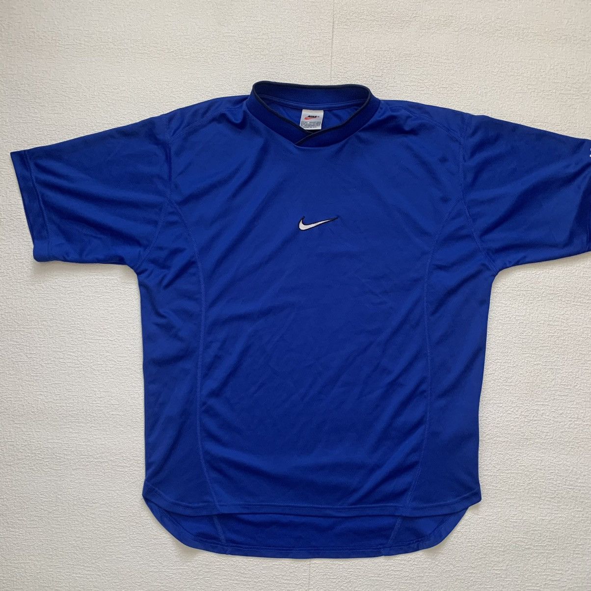 Nike Nike vintage central logo mini swoosh shirt/ jersey Size US L / EU 52-54 / 3 - 1 Thumbnail