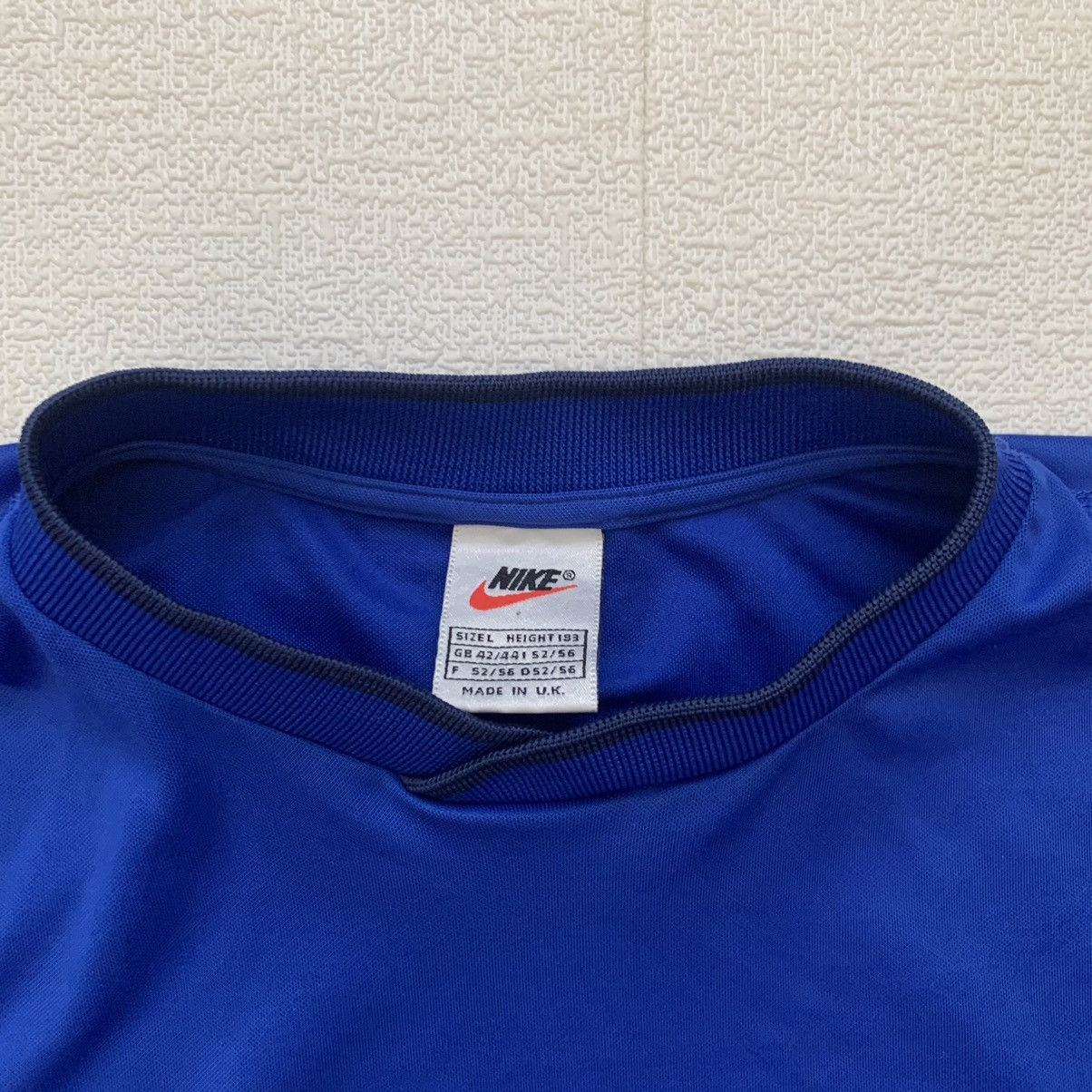 Nike Nike vintage central logo mini swoosh shirt/ jersey Size US L / EU 52-54 / 3 - 7 Thumbnail