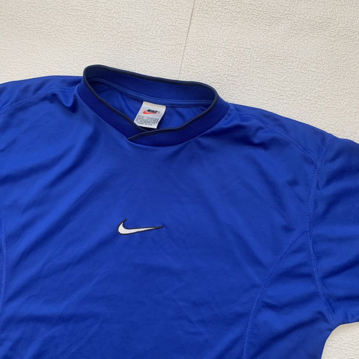 Nike Nike vintage central logo mini swoosh shirt/ jersey Size US L / EU 52-54 / 3 - 3 Thumbnail