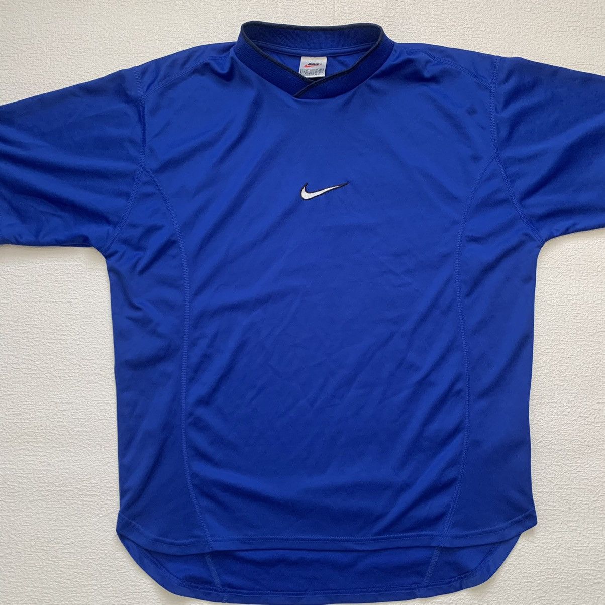 Nike Nike vintage central logo mini swoosh shirt/ jersey Size US L / EU 52-54 / 3 - 2 Thumbnail