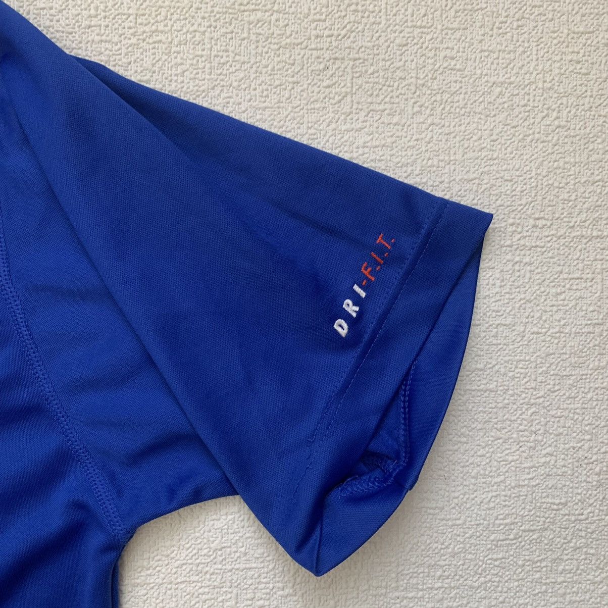 Nike Nike vintage central logo mini swoosh shirt/ jersey Size US L / EU 52-54 / 3 - 6 Thumbnail
