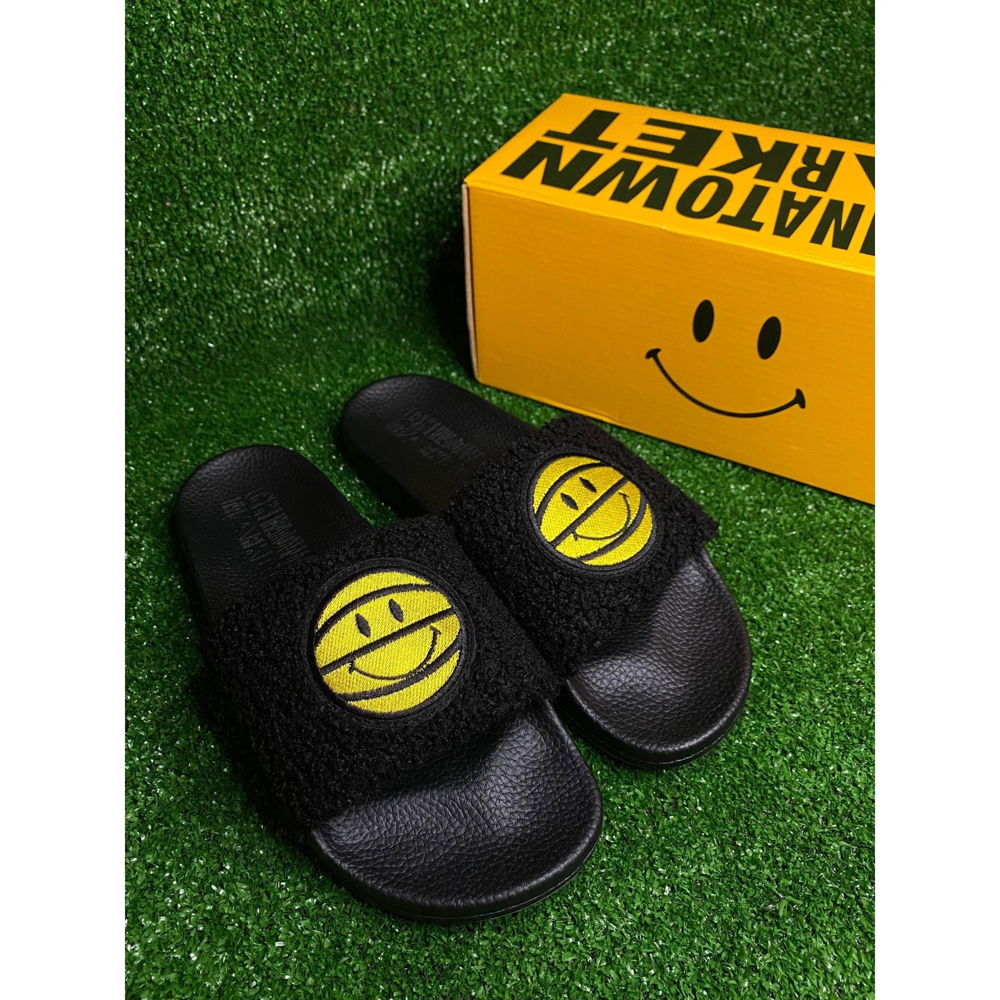 Chinatown Market Slides Smiley Black Yellow mens 10us Market Chinatown Market Slides Smiley Yellow mens 11us | Grailed main image 3