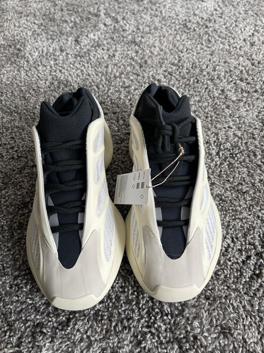 Grailed hot sale yeezy 700