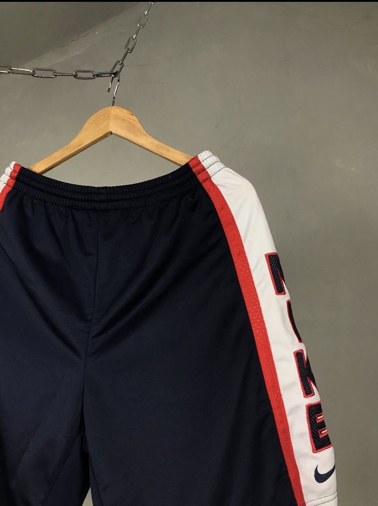Nike Nike swoosh streetwear vintage shorts Size US 34 / EU 50 - 3 Thumbnail