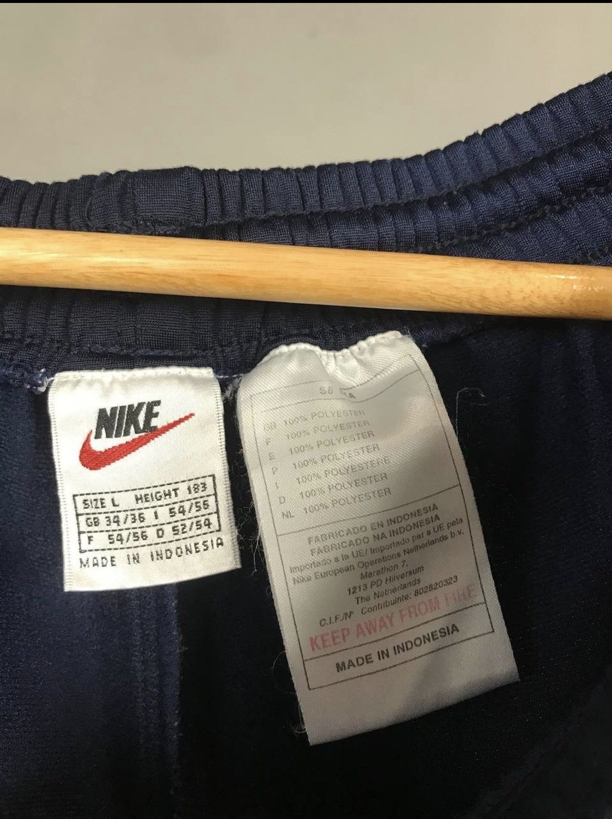 Nike Nike swoosh streetwear vintage shorts Size US 34 / EU 50 - 4 Thumbnail