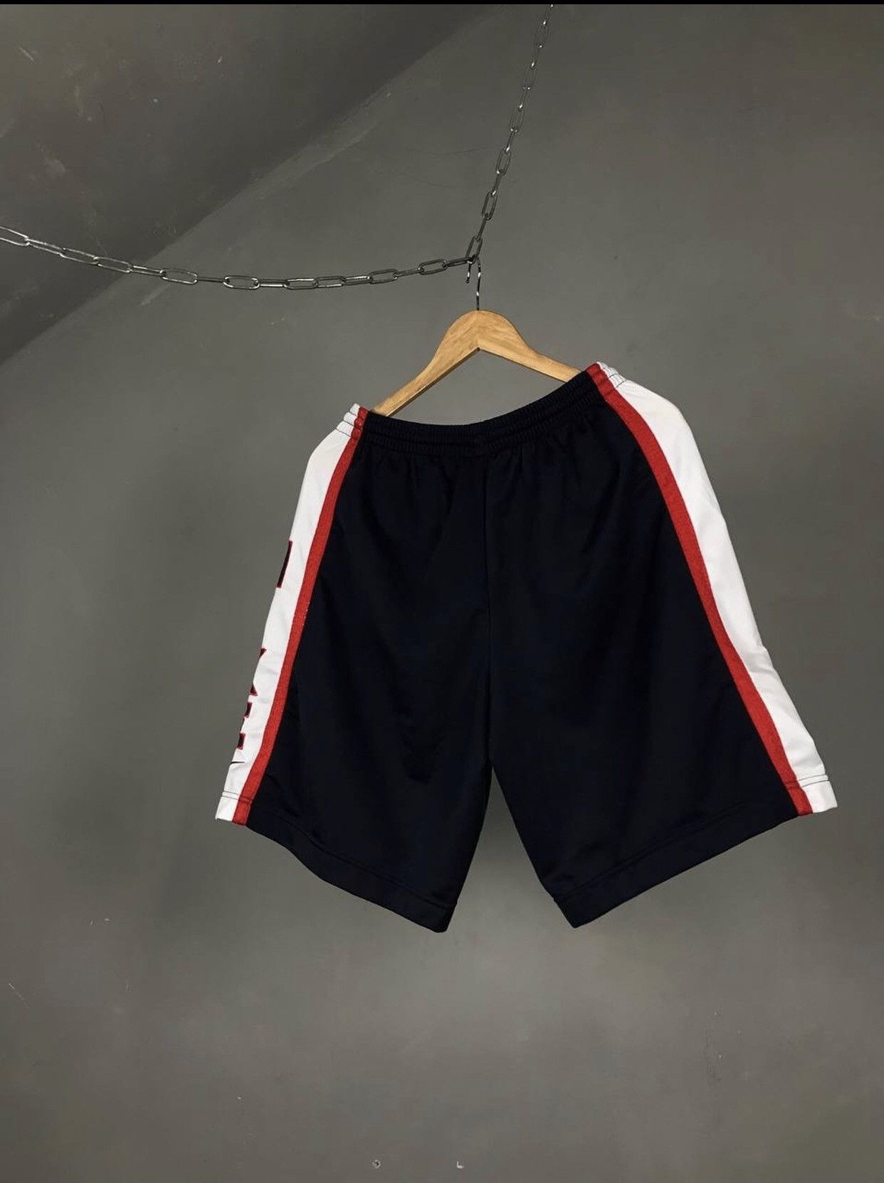 Nike Nike swoosh streetwear vintage shorts Size US 34 / EU 50 - 5 Thumbnail