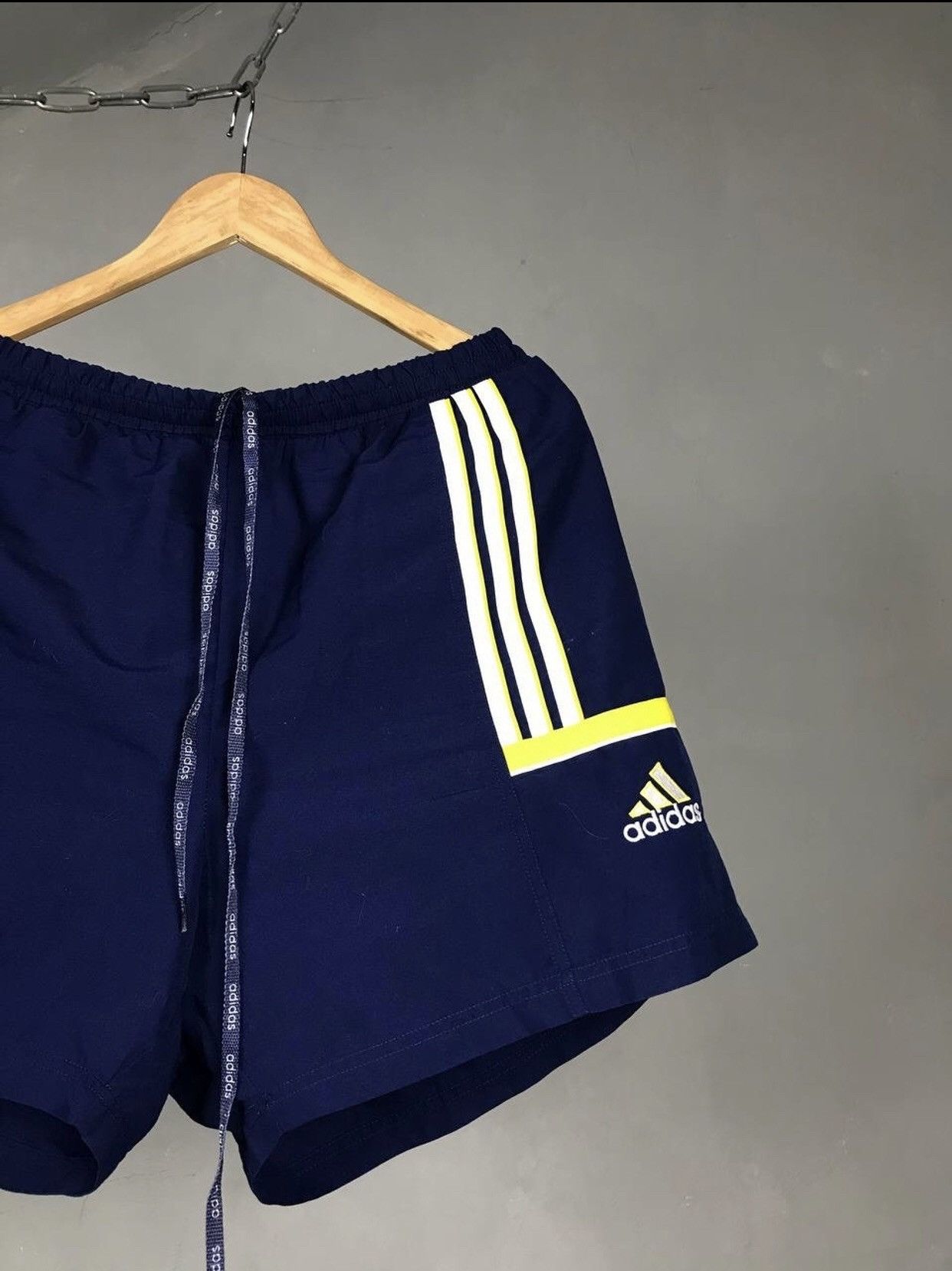 Adidas Adidas vintage streetwear shorts Size US 34 / EU 50 - 2 Thumbnail
