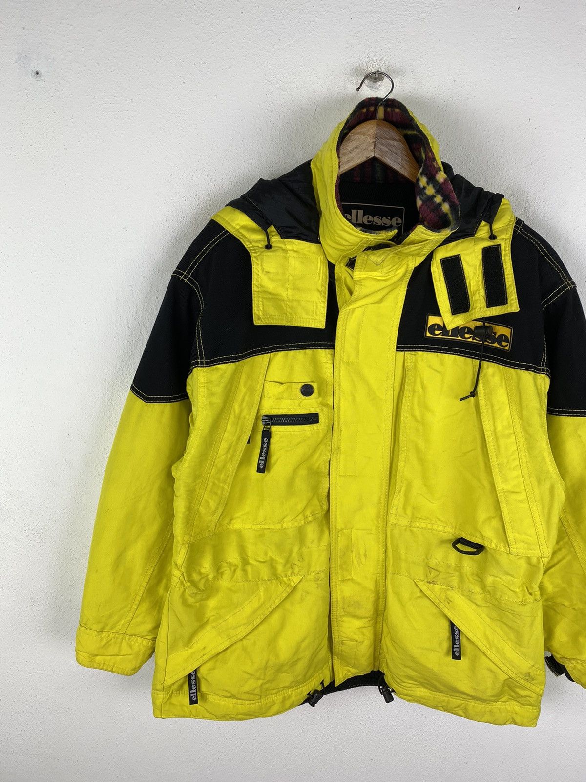 Ellesse Vintage Ellesse Yellow Ski Jacket Retro 90s Adventure Style Size US L / EU 52-54 / 3 - 3 Thumbnail
