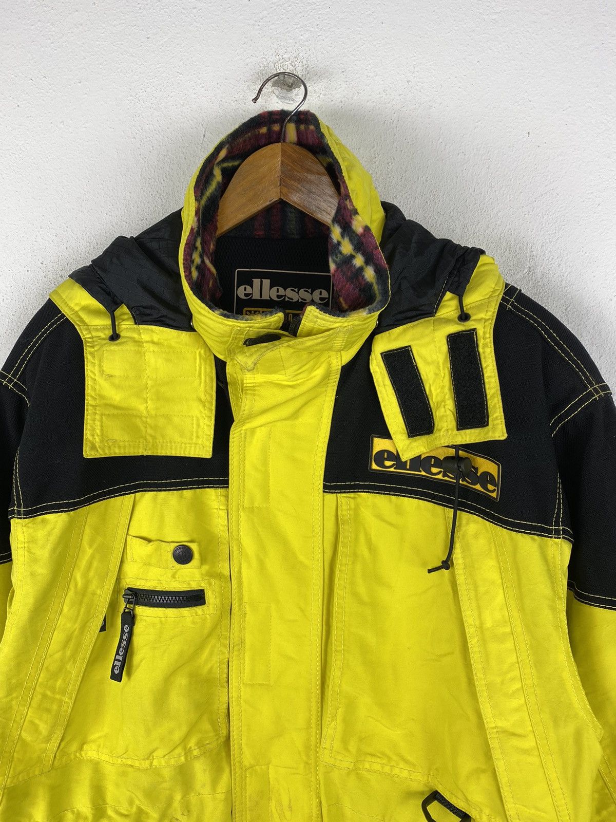 Ellesse Vintage Ellesse Yellow Ski Jacket Retro 90s Adventure Style Size US L / EU 52-54 / 3 - 4 Thumbnail