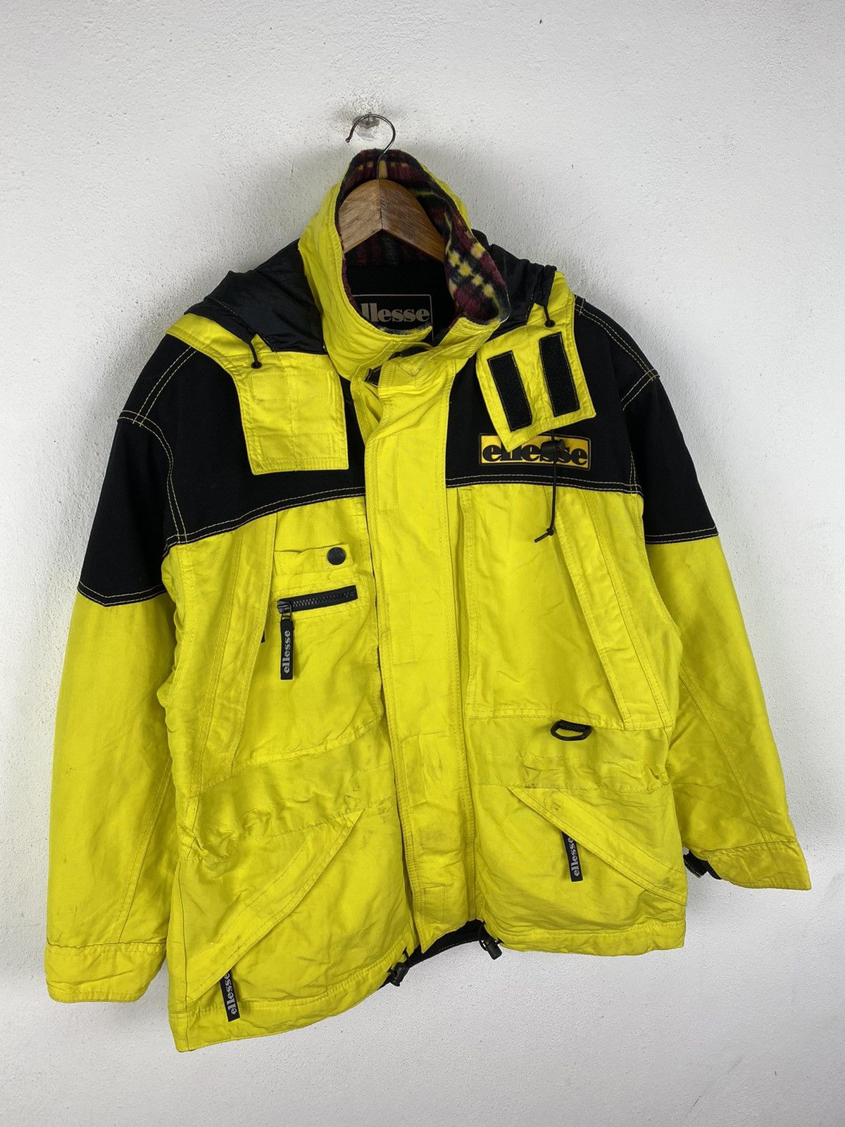 Ellesse Vintage Ellesse Yellow Ski Jacket Retro 90s Adventure Style Size US L / EU 52-54 / 3 - 2 Thumbnail