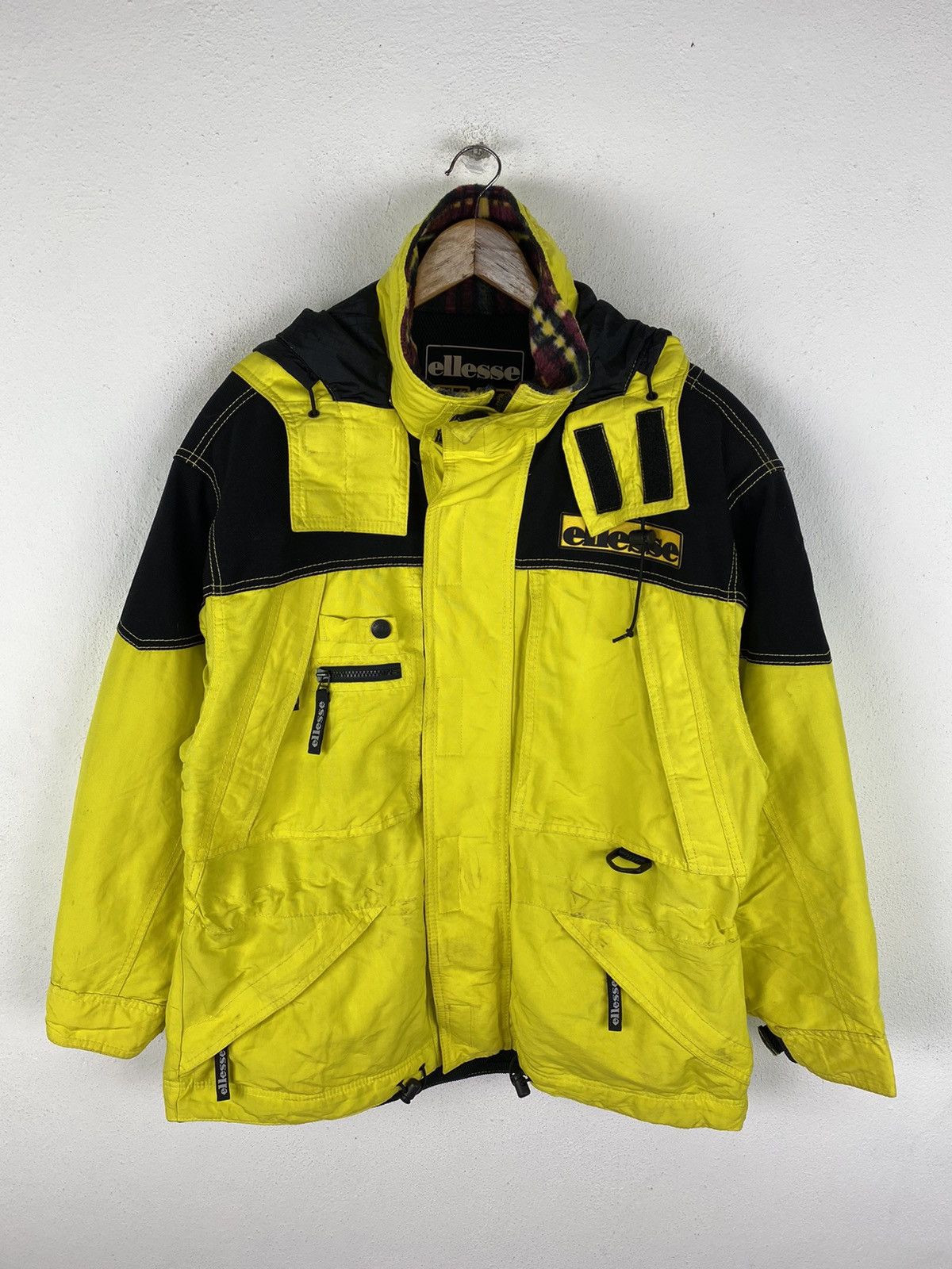 Ellesse Vintage Ellesse Yellow Ski Jacket Retro 90s Adventure Style Size US L / EU 52-54 / 3 - 1 Thumbnail