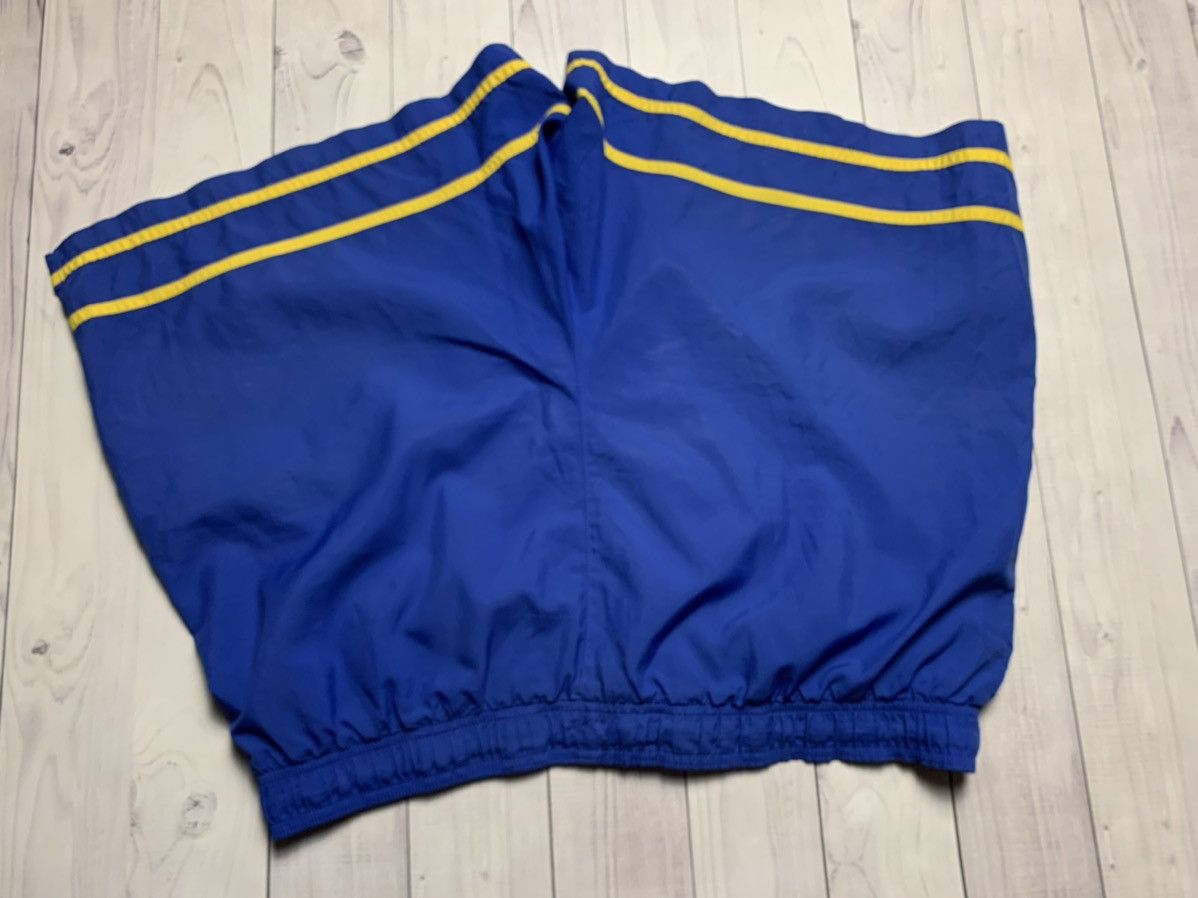Nike × Vintage Vintage Nike Leeds United soccer shorts size XL Size US 36 / EU 52 - 5 Thumbnail
