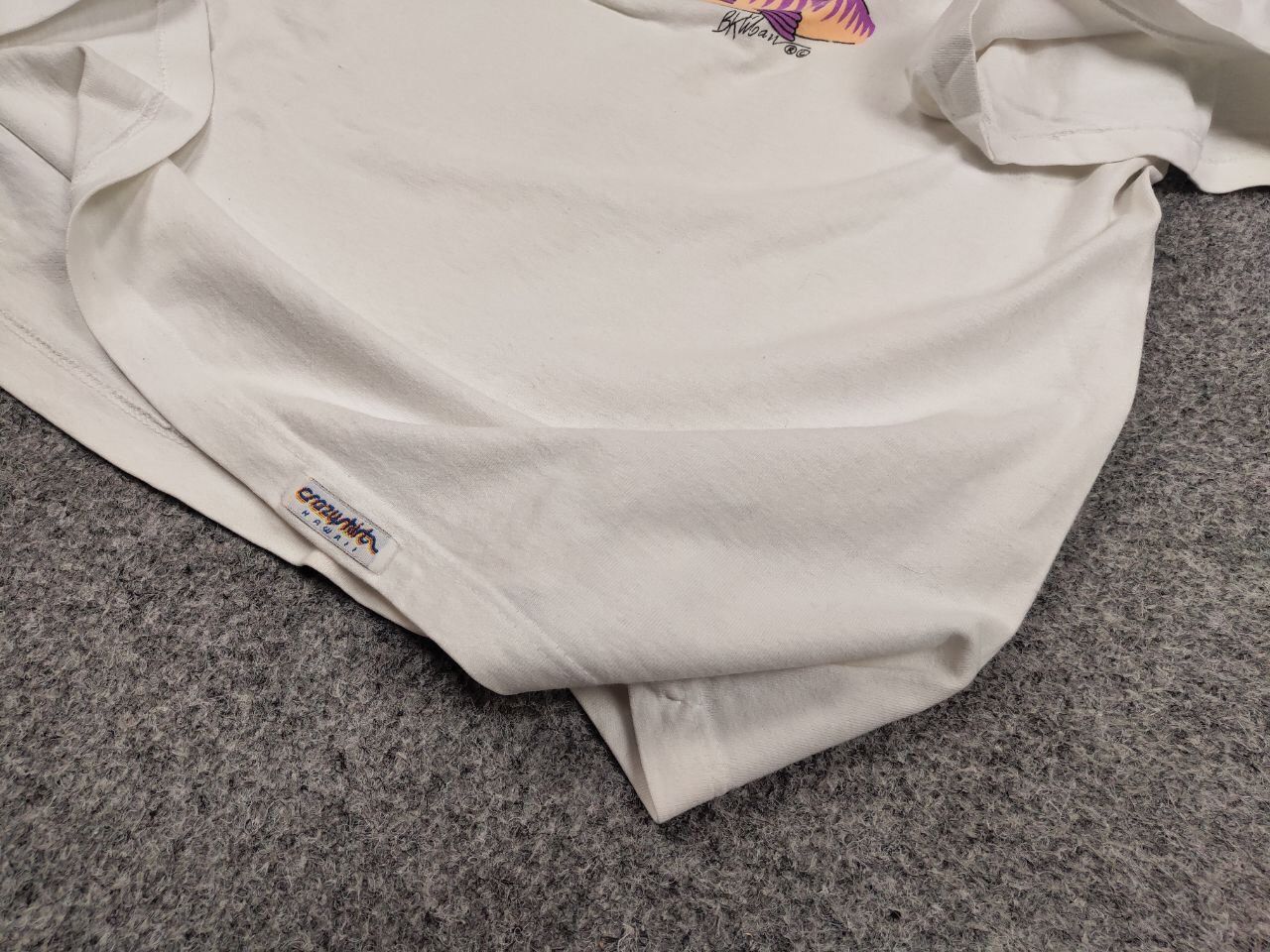 Vintage Vintage 90's Crazy Shirts Hawaii So many Fish USA T Shirt Size US XL / EU 56 / 4 - 5 Thumbnail