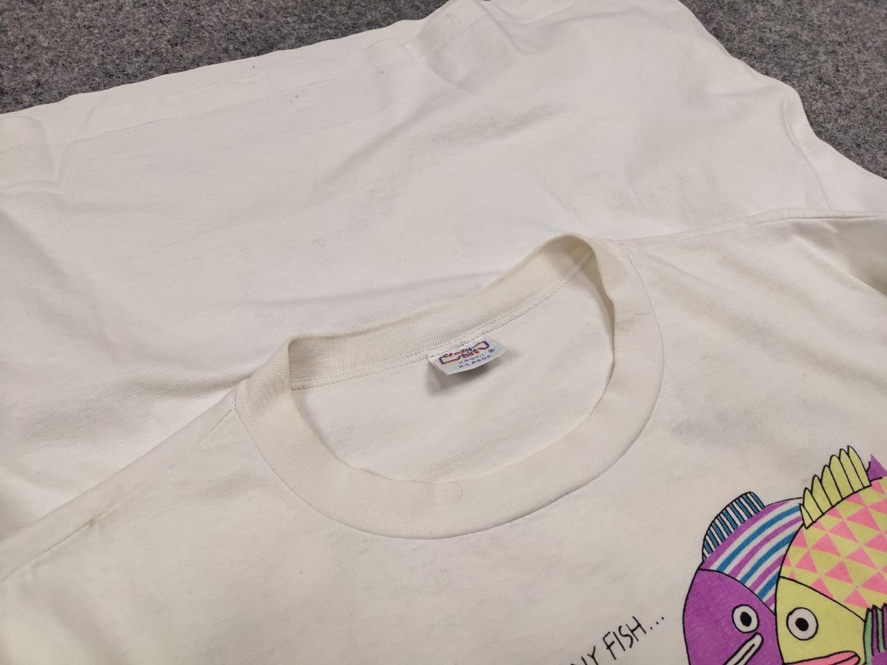 Vintage Vintage 90's Crazy Shirts Hawaii So many Fish USA T Shirt Size US XL / EU 56 / 4 - 17 Thumbnail