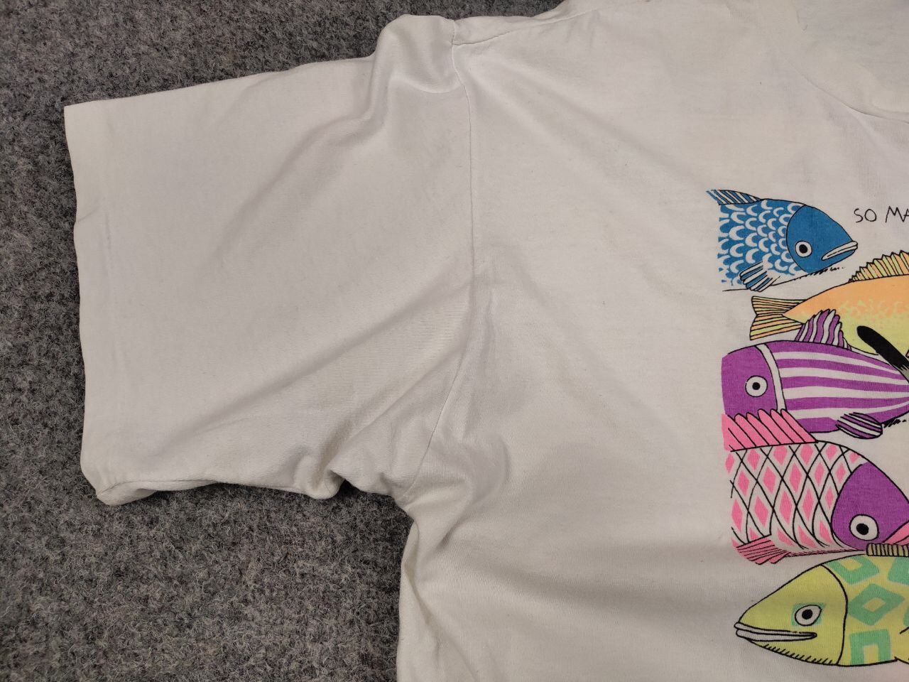 Vintage Vintage 90's Crazy Shirts Hawaii So many Fish USA T Shirt Size US XL / EU 56 / 4 - 9 Thumbnail