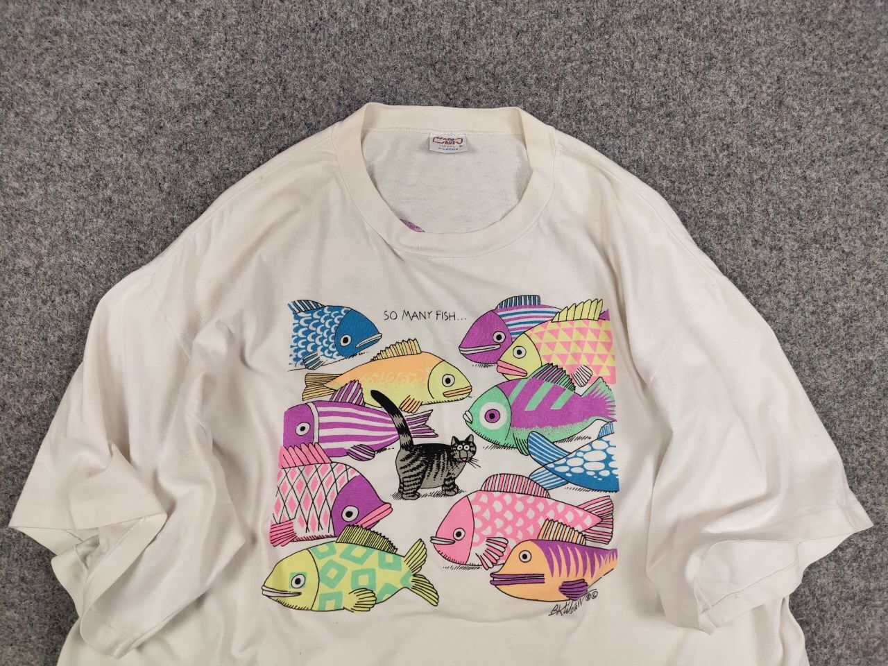 Vintage Vintage 90's Crazy Shirts Hawaii So many Fish USA T Shirt Size US XL / EU 56 / 4 - 6 Thumbnail