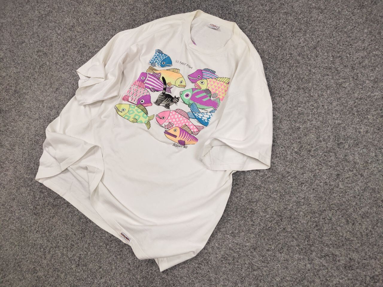 Vintage Vintage 90's Crazy Shirts Hawaii So many Fish USA T Shirt Size US XL / EU 56 / 4 - 3 Thumbnail