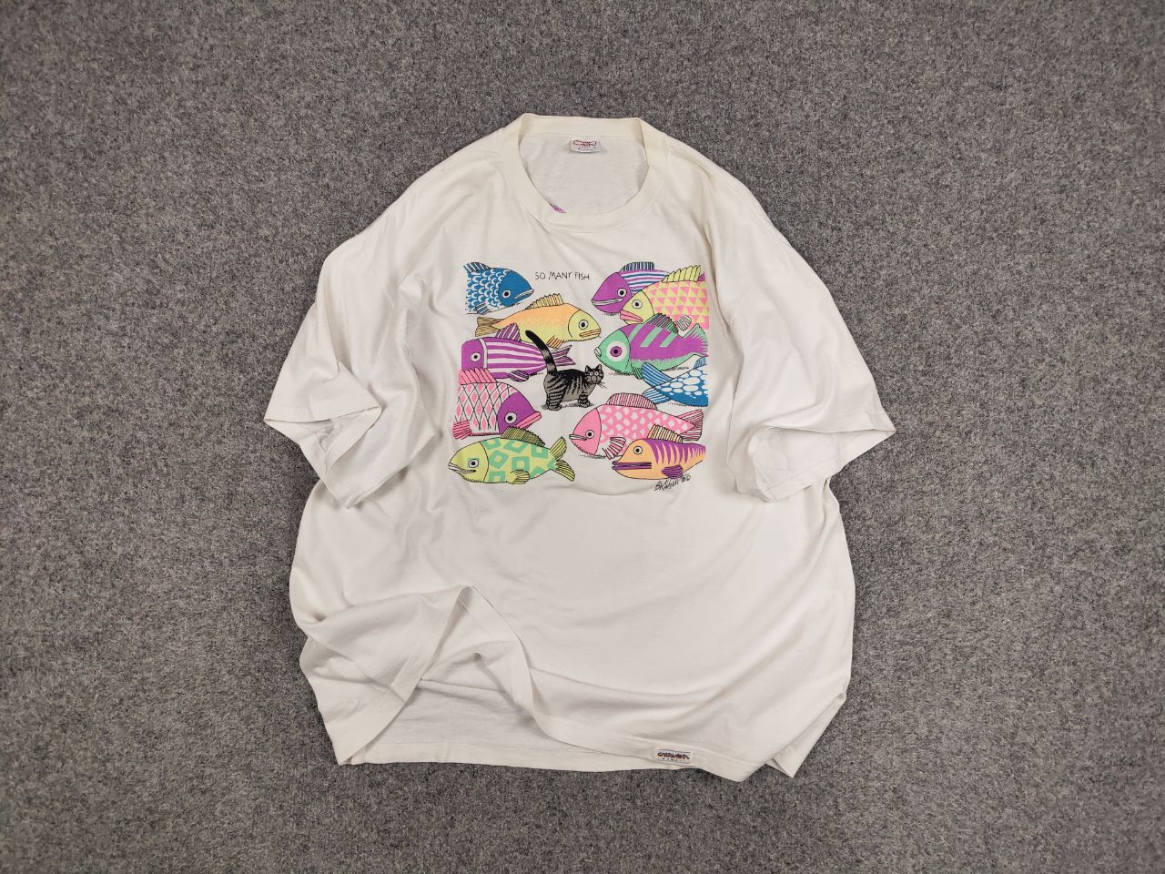 Vintage Vintage 90's Crazy Shirts Hawaii So many Fish USA T Shirt Size US XL / EU 56 / 4 - 1 Thumbnail