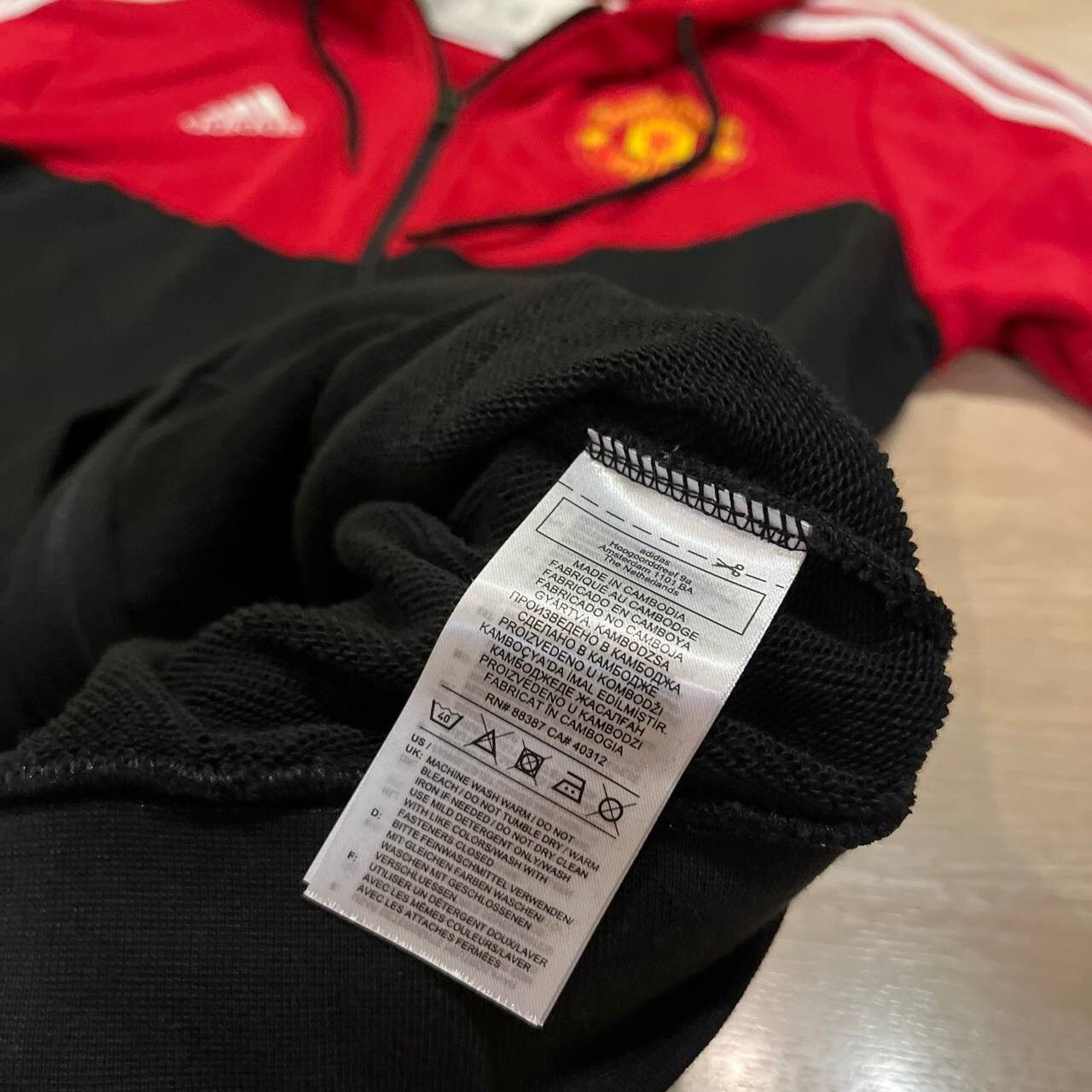 Adidas MANCHESTER UNITED ADIDAS 2021/2023 FOOTBALL ZIP HOODIE Size US M / EU 48-50 / 2 - 7 Thumbnail