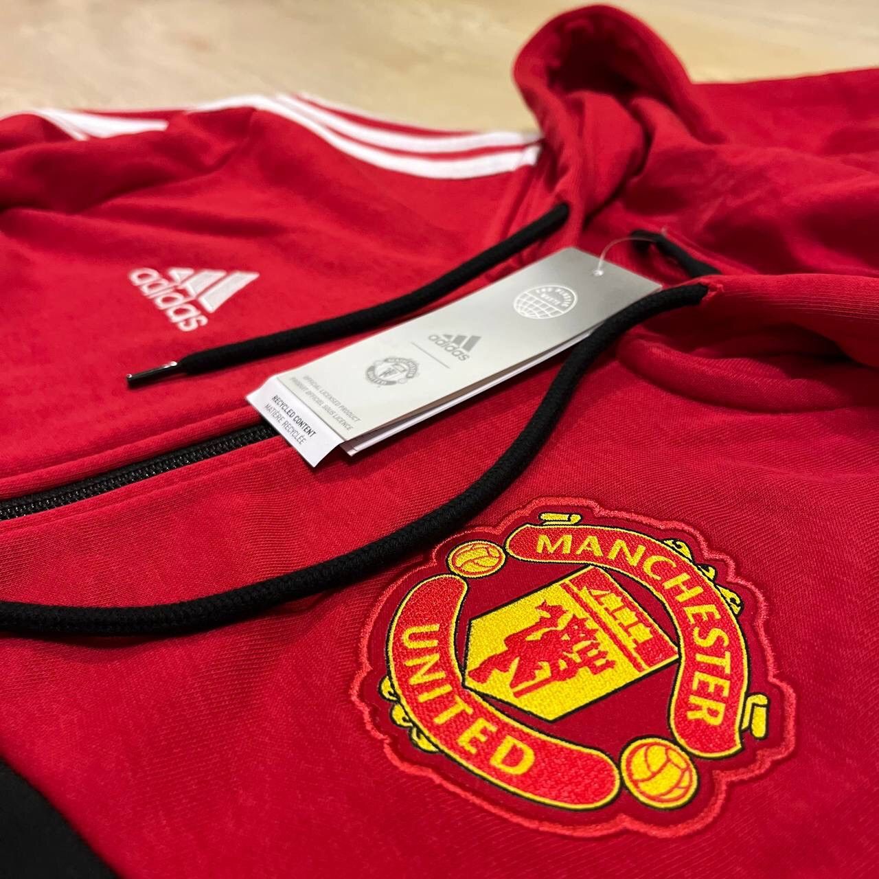 Adidas MANCHESTER UNITED ADIDAS 2021/2023 FOOTBALL ZIP HOODIE Size US M / EU 48-50 / 2 - 3 Thumbnail