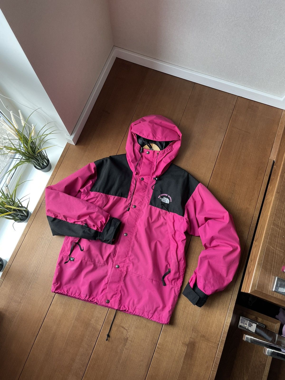 The North Face Vintage The North Face 90’s Gore-Tex Fabric Mountain Jacket Size US L / EU 52-54 / 3 - 1 Thumbnail