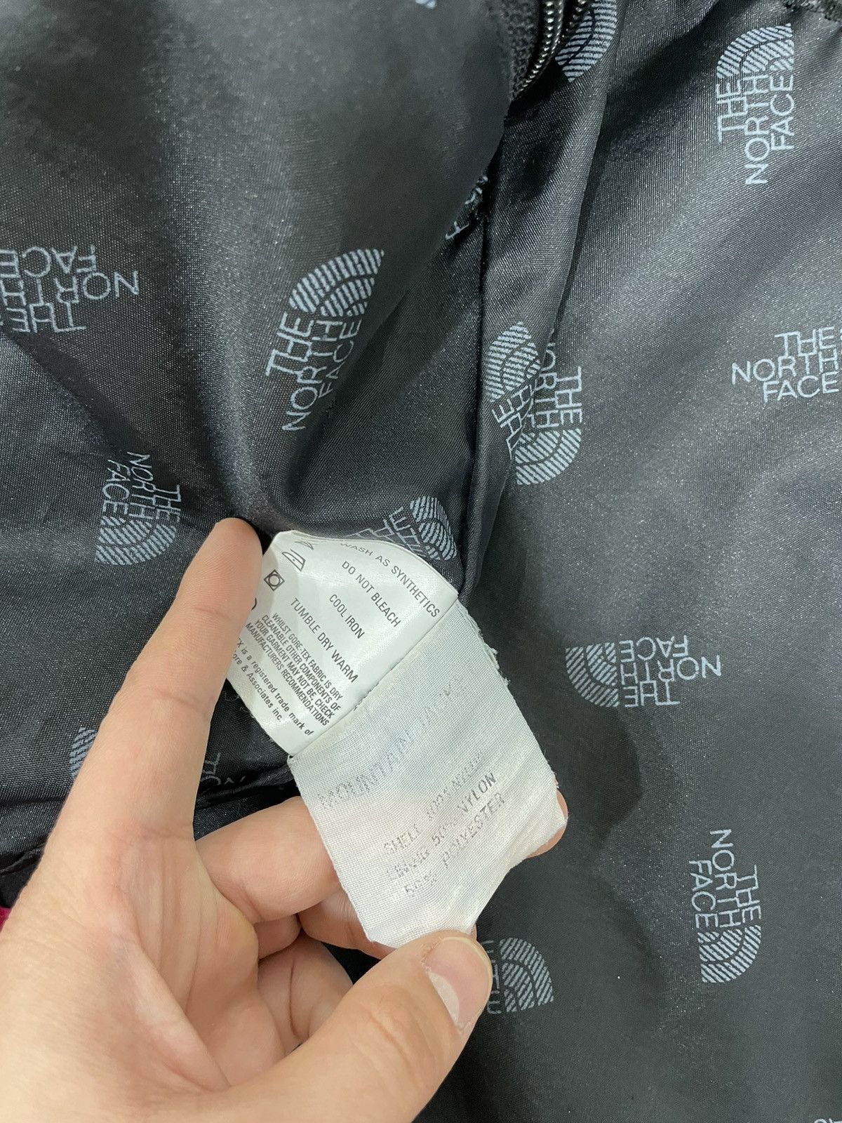 The North Face Vintage The North Face 90’s Gore-Tex Fabric Mountain Jacket Size US L / EU 52-54 / 3 - 14 Thumbnail