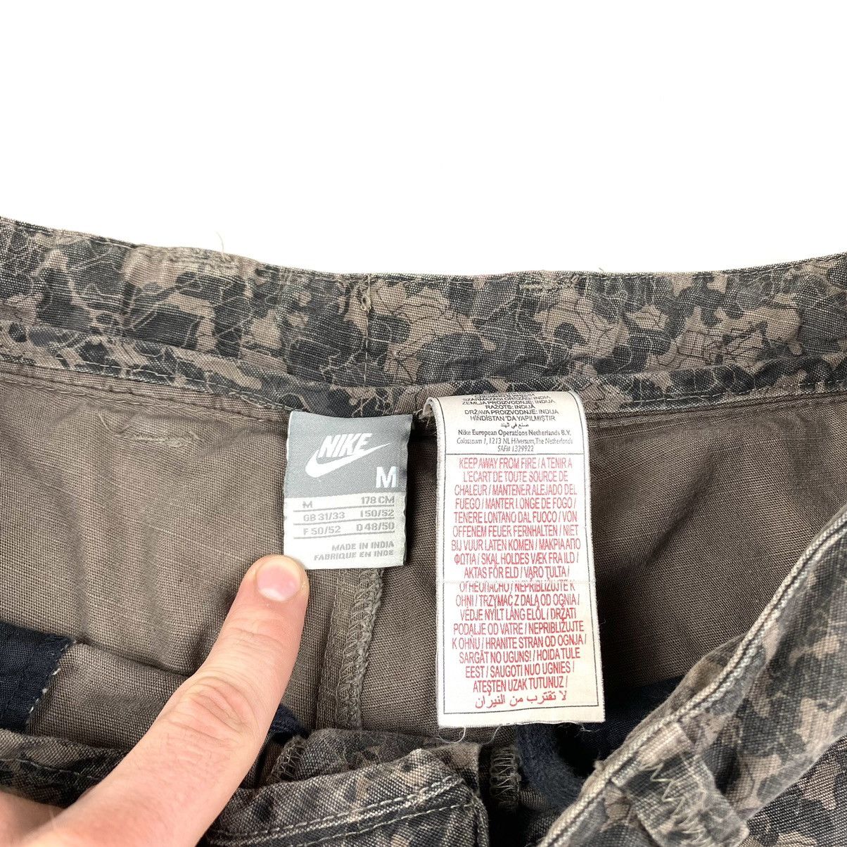 Nike Rare! 90’s Vintage Nike Cargo Shorts Metal Logo Travis Scott Size US 32 / EU 48 - 10 Thumbnail