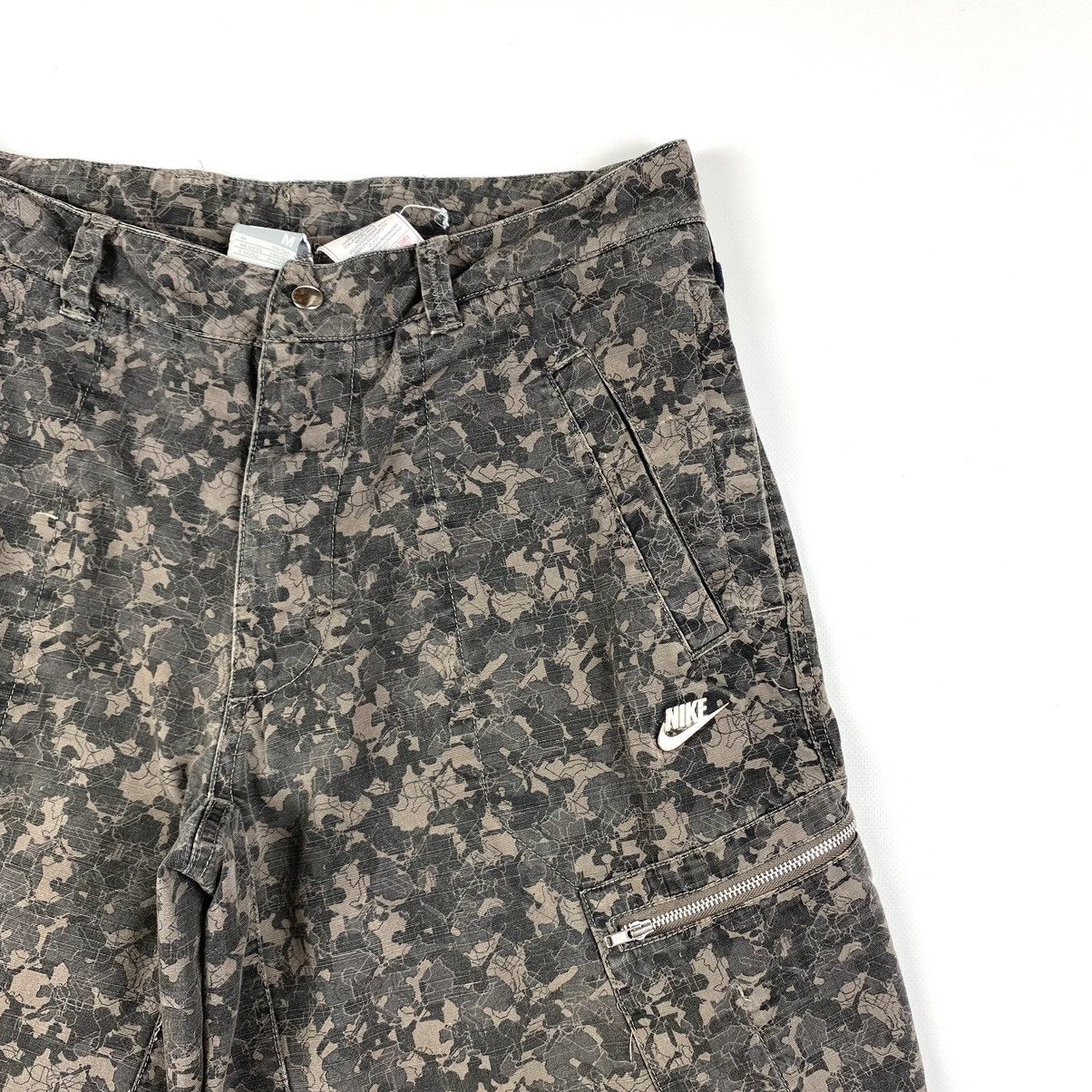 Nike Rare! 90’s Vintage Nike Cargo Shorts Metal Logo Travis Scott Size US 32 / EU 48 - 3 Thumbnail