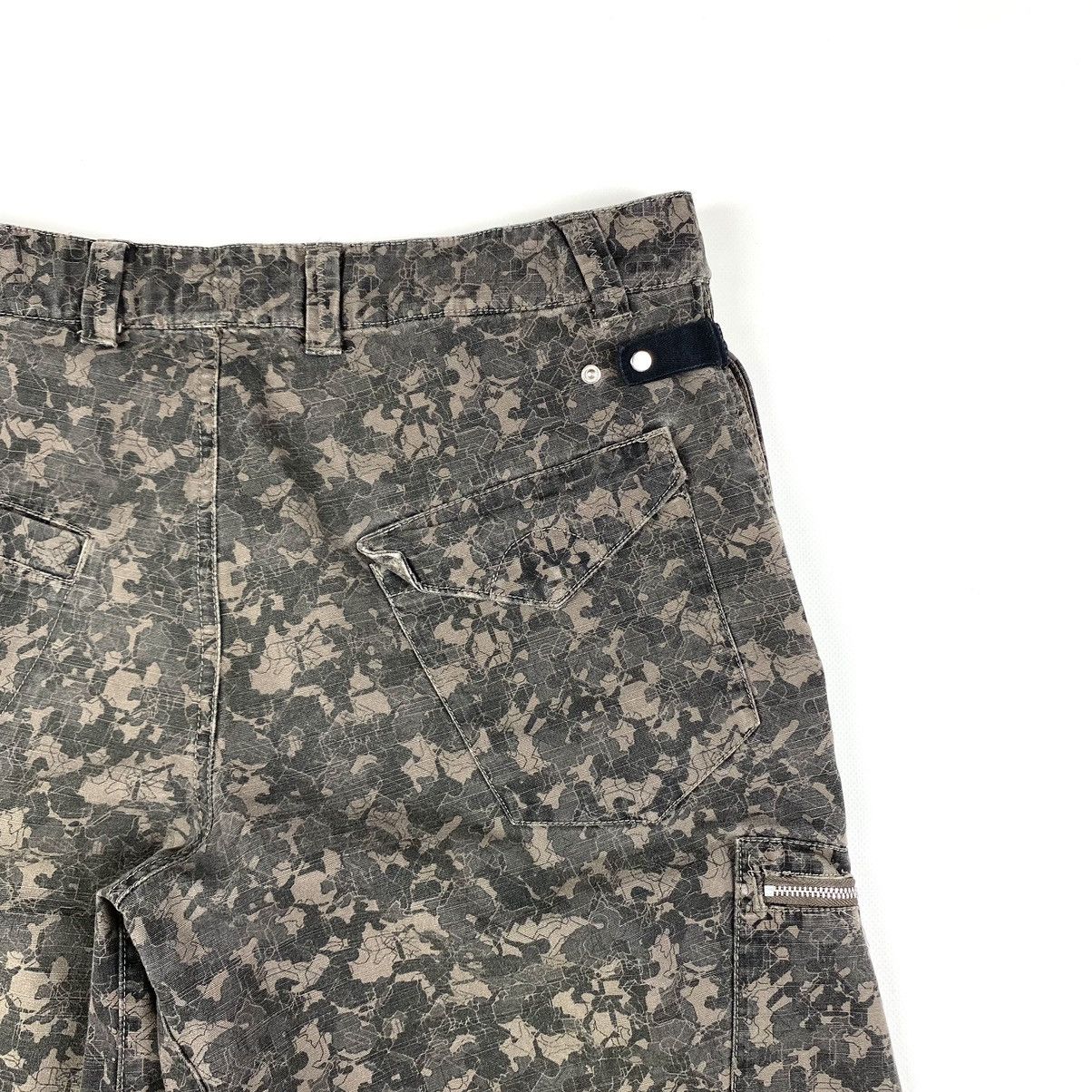 Nike Rare! 90’s Vintage Nike Cargo Shorts Metal Logo Travis Scott Size US 32 / EU 48 - 11 Thumbnail