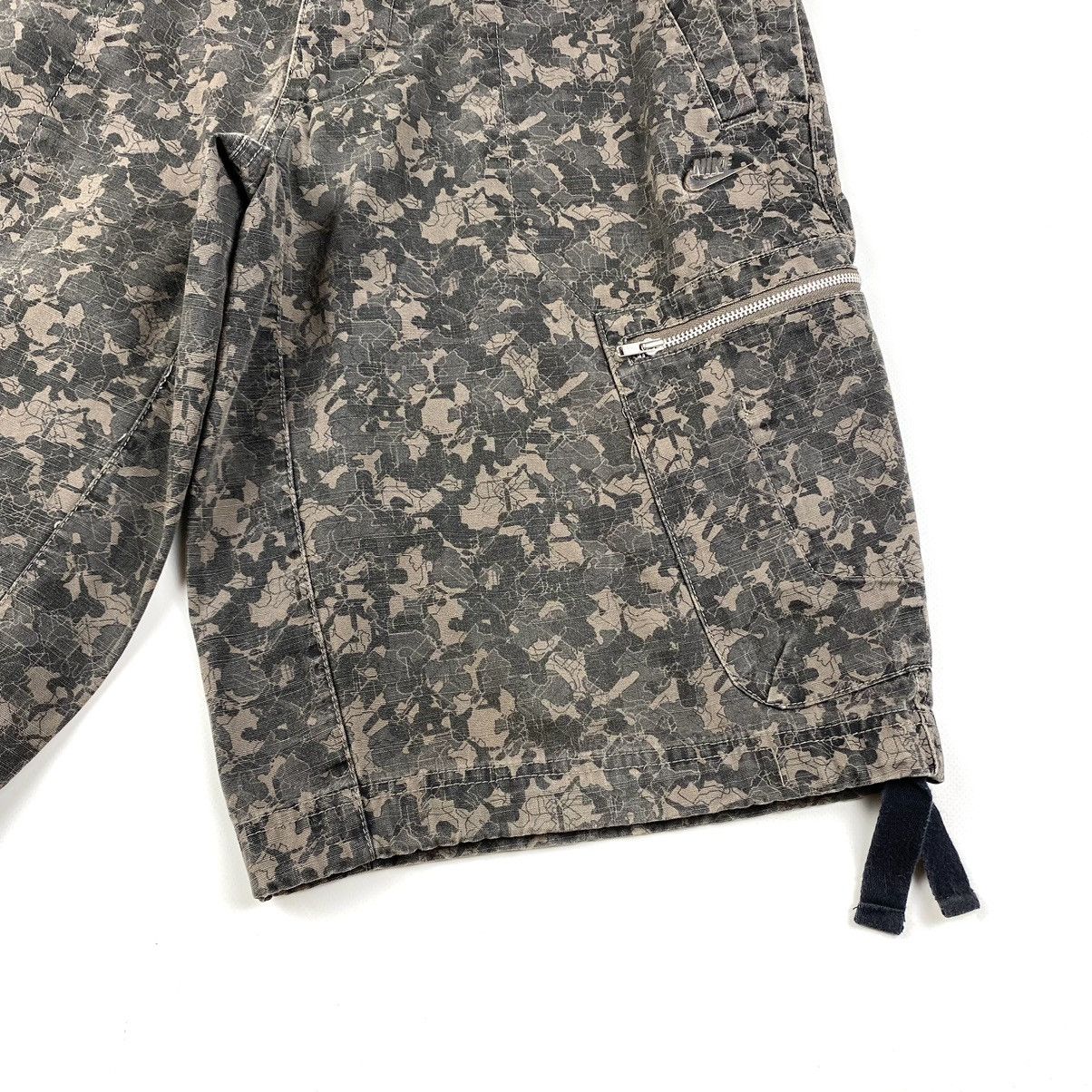 Nike Rare! 90’s Vintage Nike Cargo Shorts Metal Logo Travis Scott Size US 32 / EU 48 - 5 Thumbnail