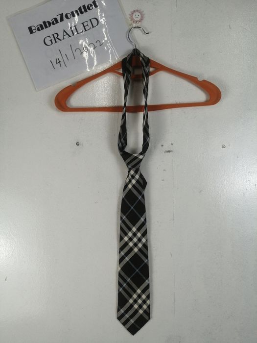 Burberry black deals label tie