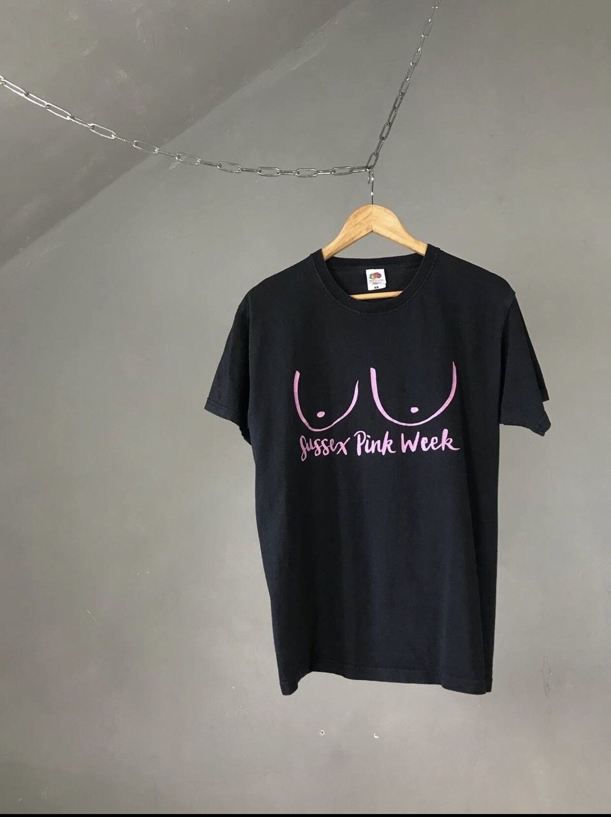 Other Sussex Pink Week vintage other tee Size US M / EU 48-50 / 2 - 1 Thumbnail