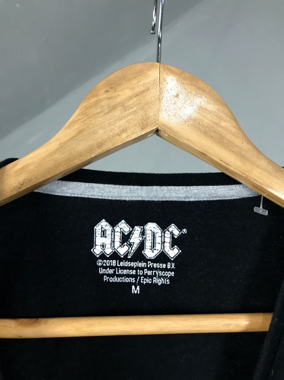 Band Tees AC/DC Vintage Band Tee Size US M / EU 48-50 / 2 - 4 Thumbnail