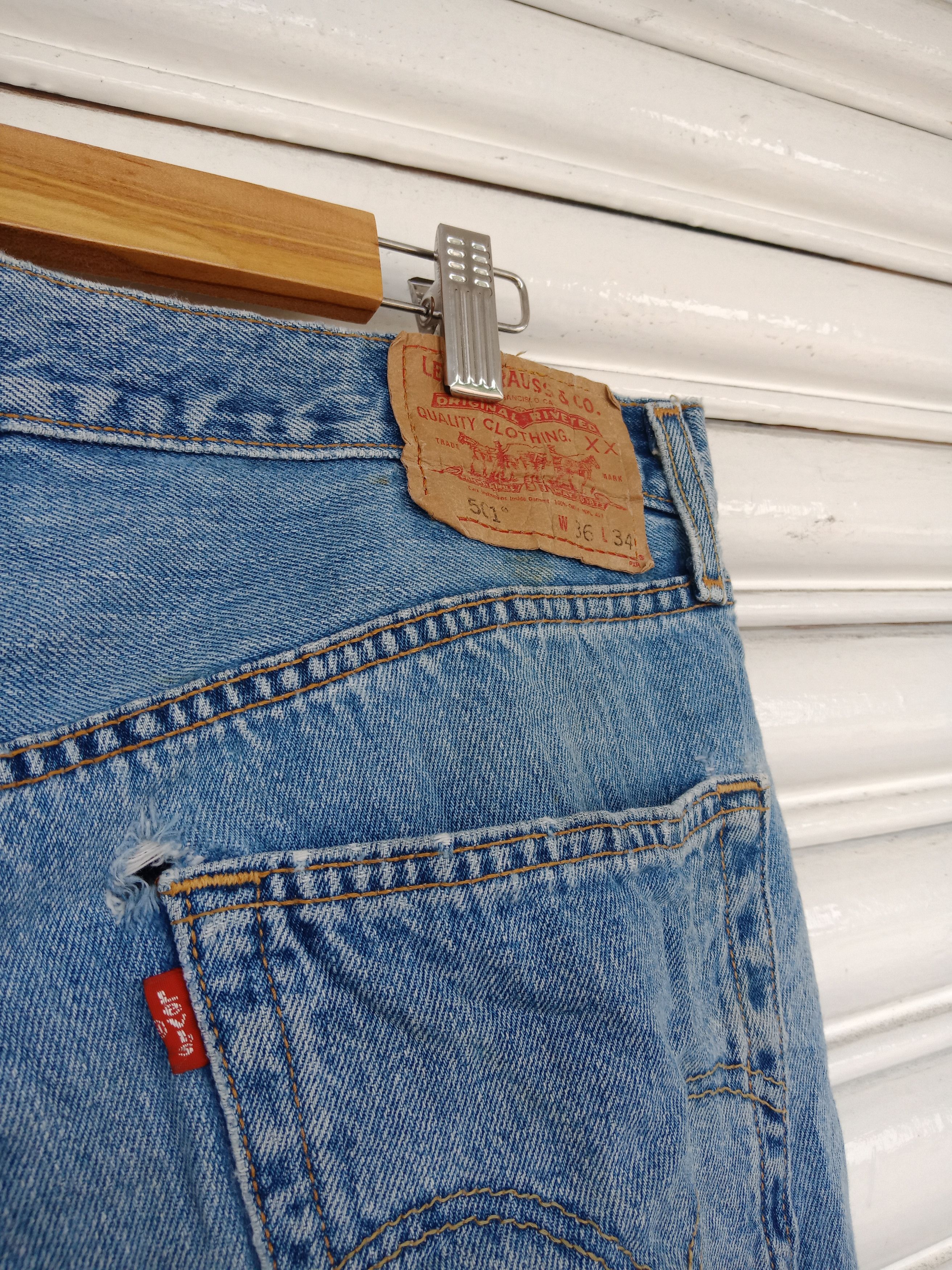 Levi's Levi's 501 Distressed Light Washed Made in USA (35" x 33") Size US 35 - 7 Thumbnail
