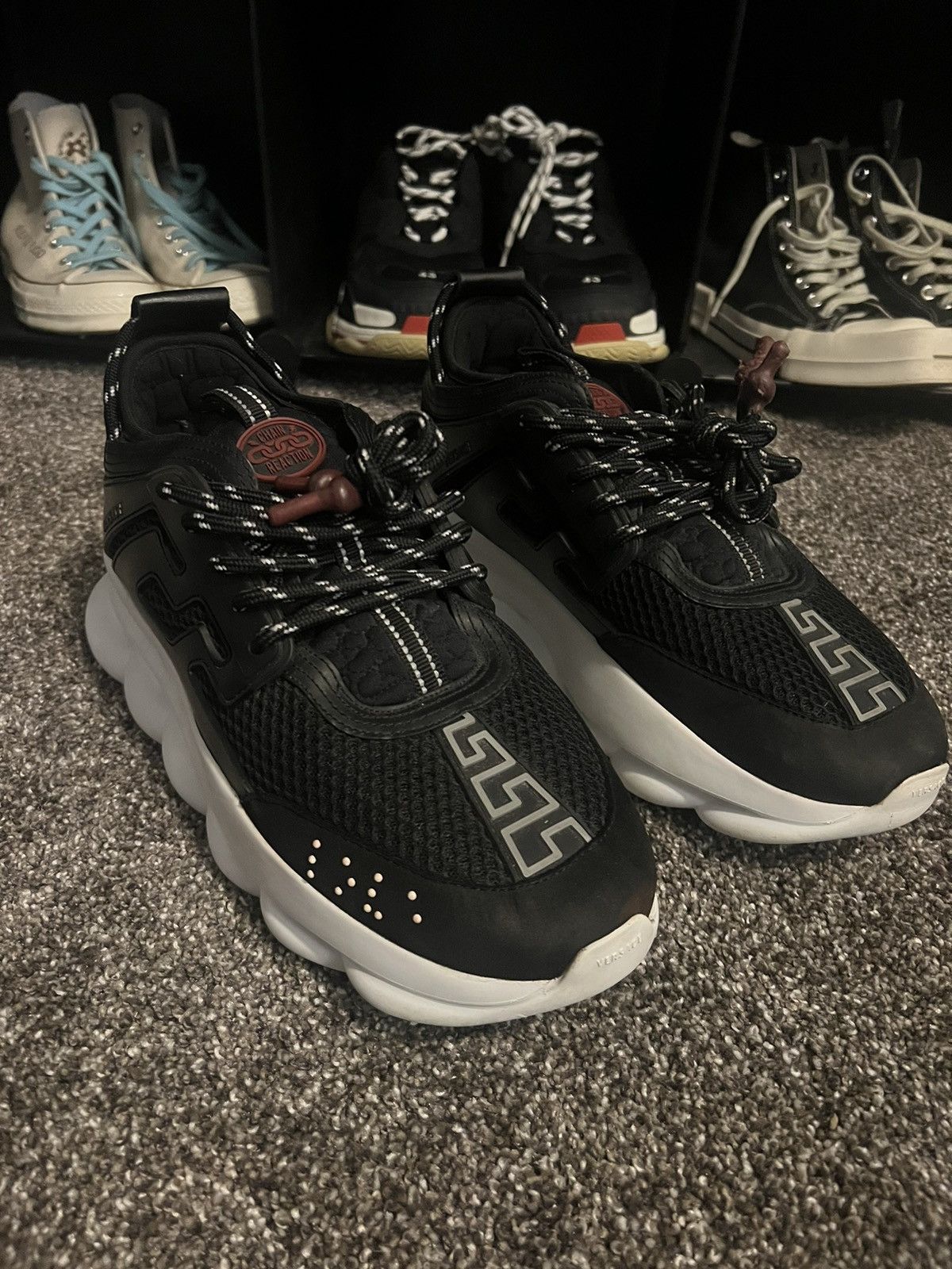 versace chain react