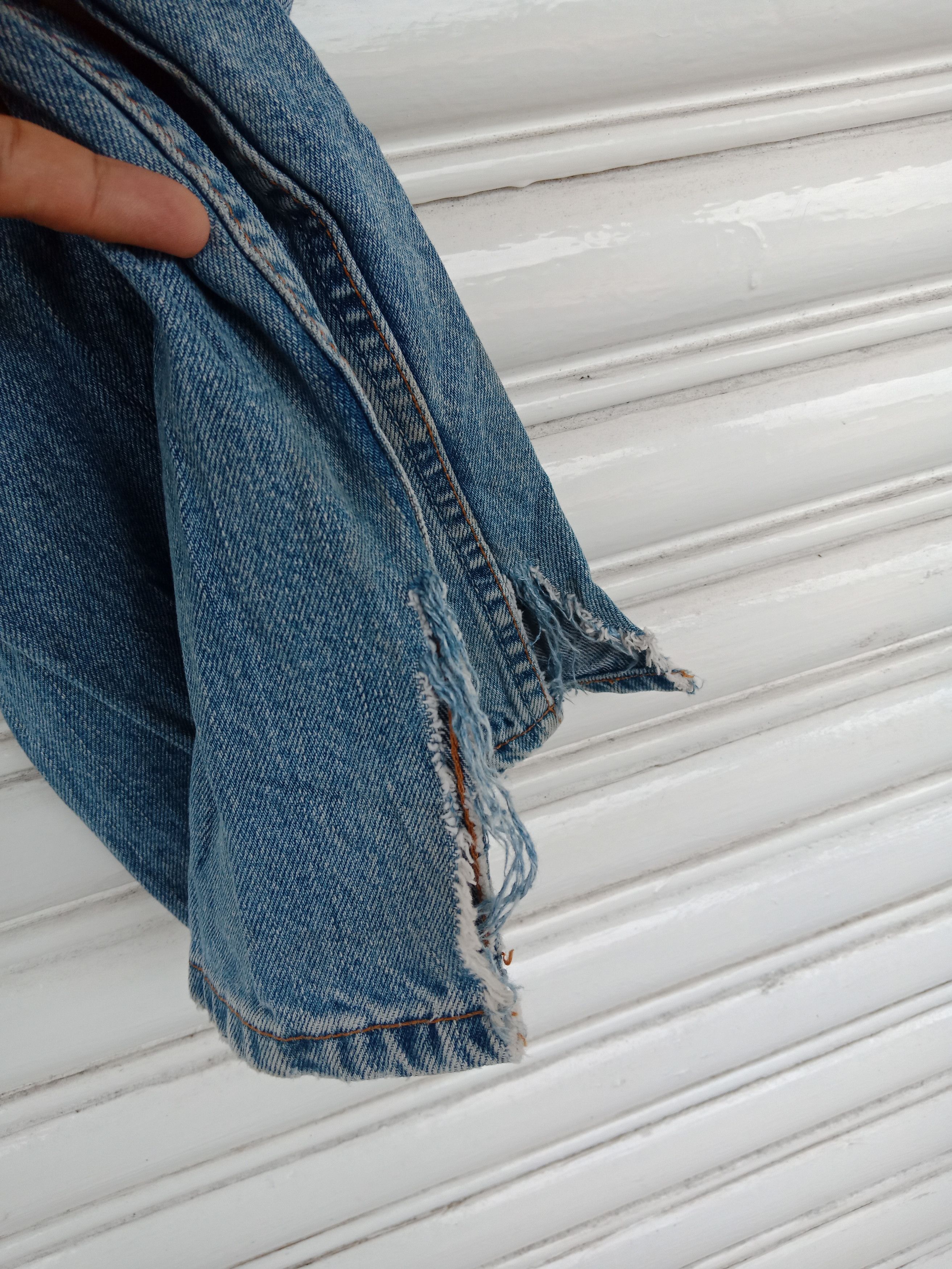 Levi's Levi's 560 Distressed Light Washed Loose Fit Tapered Legs Size US 34 / EU 50 - 5 Thumbnail