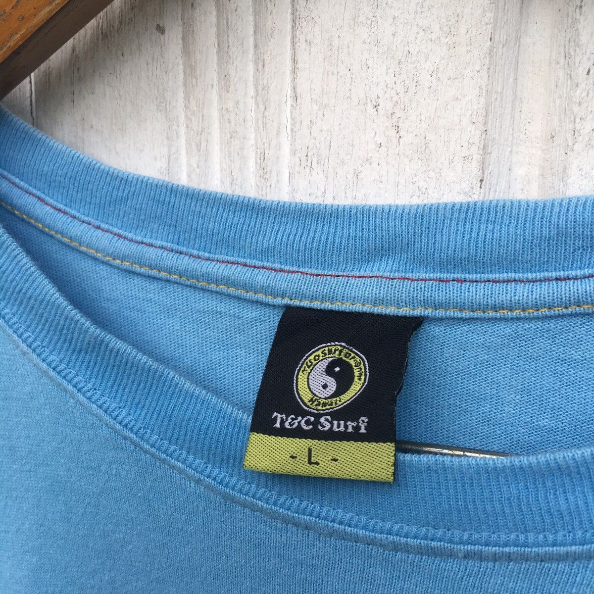 Vintage Vintage T&C Surf Hawaii Surfboard Tshirt Size US M / EU 48-50 / 2 - 7 Thumbnail