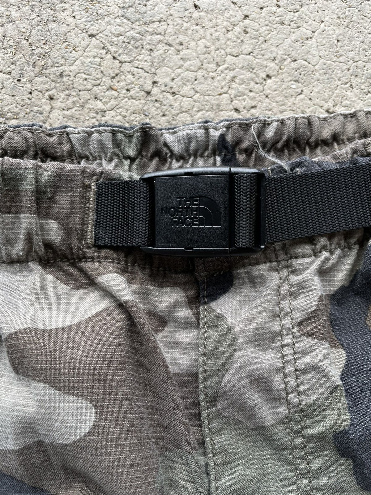 The North Face The North Face Camo shorts pants Size US 33 - 6 Thumbnail